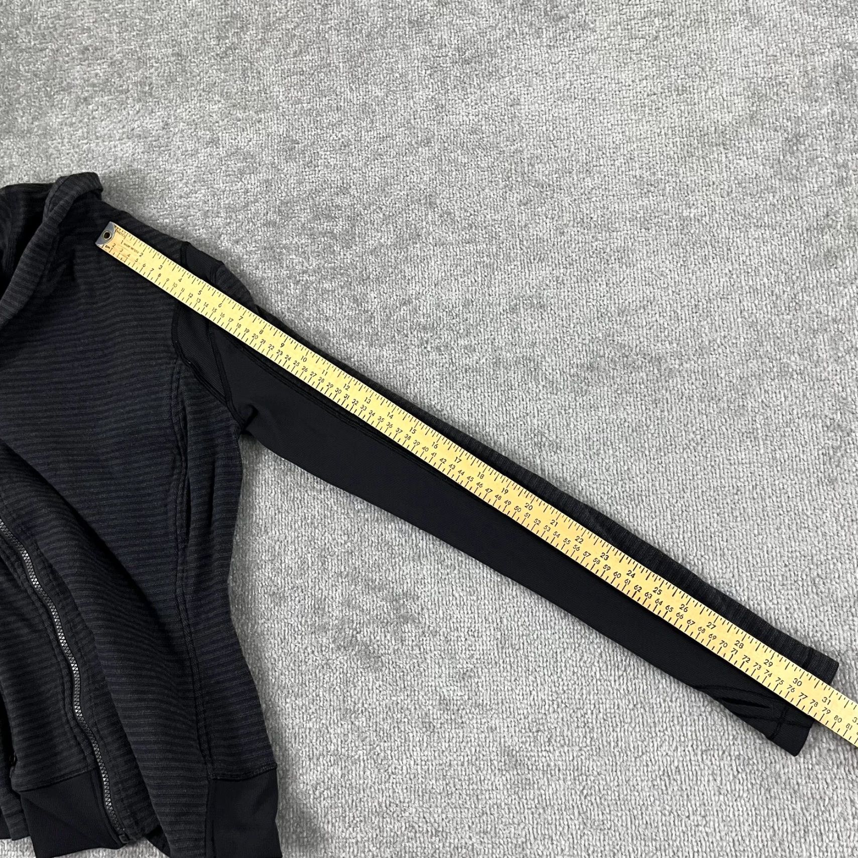 Lululemon VINTAGE? No — Omit if not vintage. (We must not add information.) Size S / US 4 / IT 40 - 7 Thumbnail