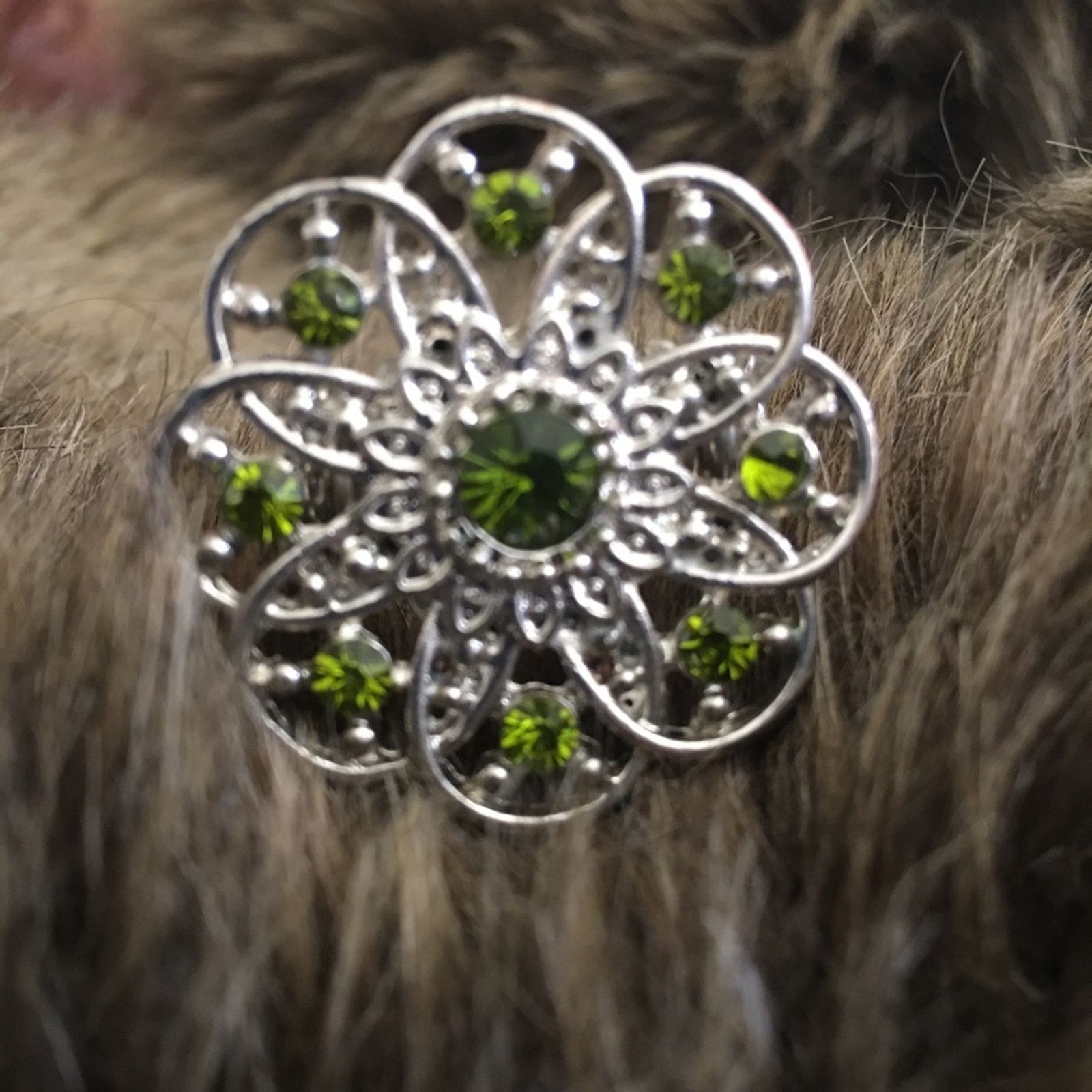 Jewelry Green rhinestone flower design stretch ring Size ONE SIZE - 5 Thumbnail