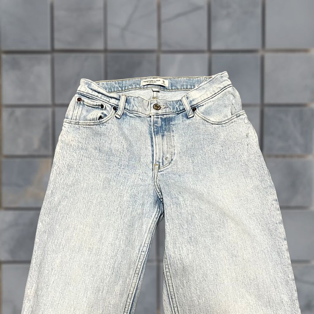 Abercrombie & Fitch Abercrombie & Fitch Jeans Womens 26 /2 90s Straight Low Rise Light Blue Denim Womens Jeans 90s Low Rise Blue Denim Ladies Girls Mens Size 26" / US 2 / IT 38 - 1 Thumbnail
