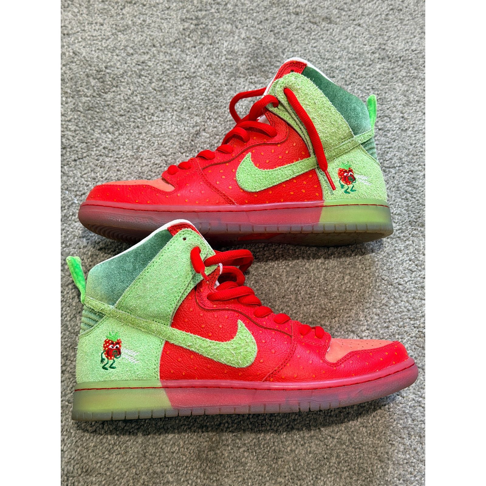 Nike Nike Dunk High SB Strawberry Cough CW7093-600 Size 10.5 Size US 10.5 / EU 43-44 - 1 Thumbnail