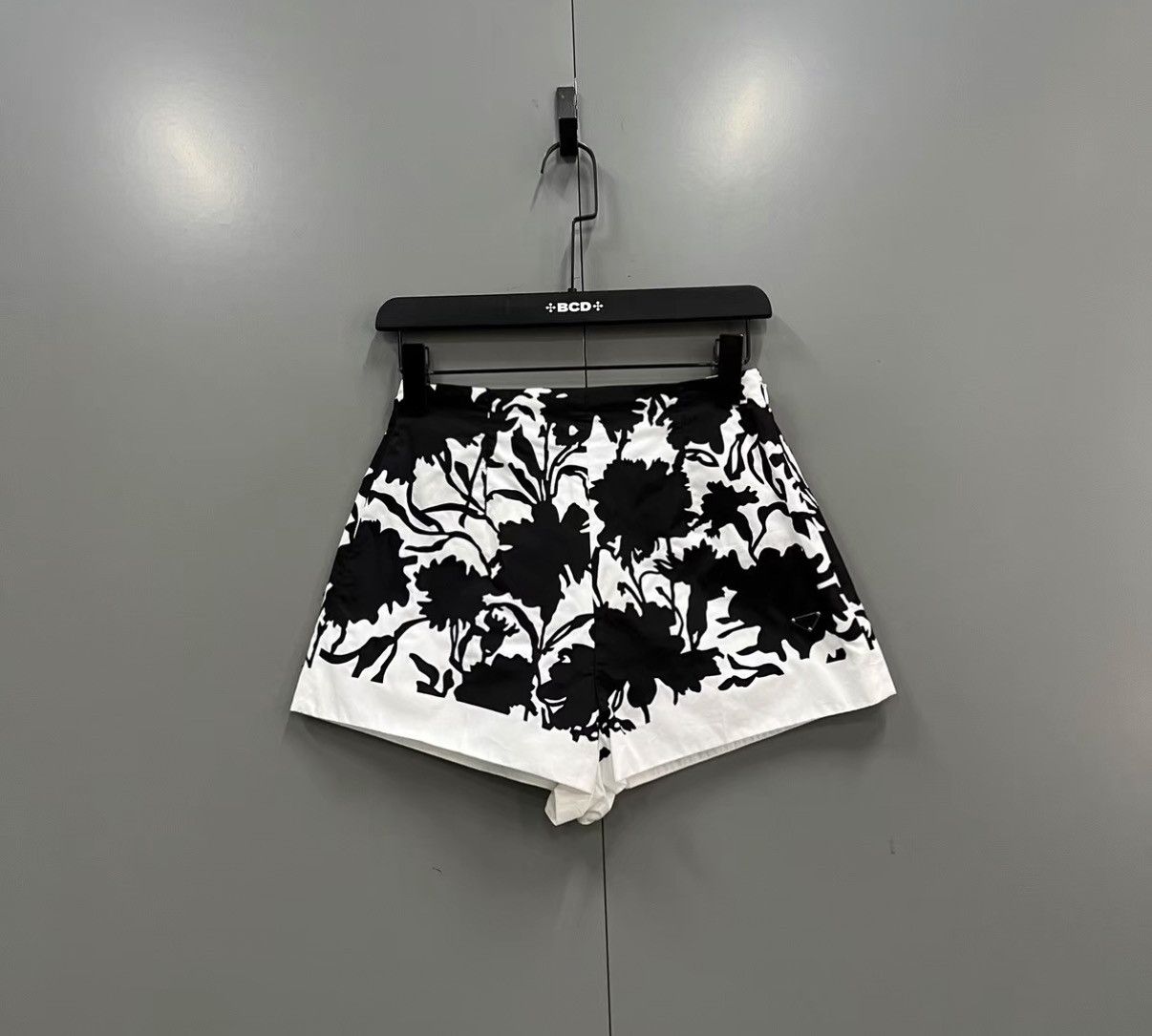 Prada Prada Tie-dye Printed Shorts J41 Size 25" / US 0 / IT 36 - 1 Thumbnail