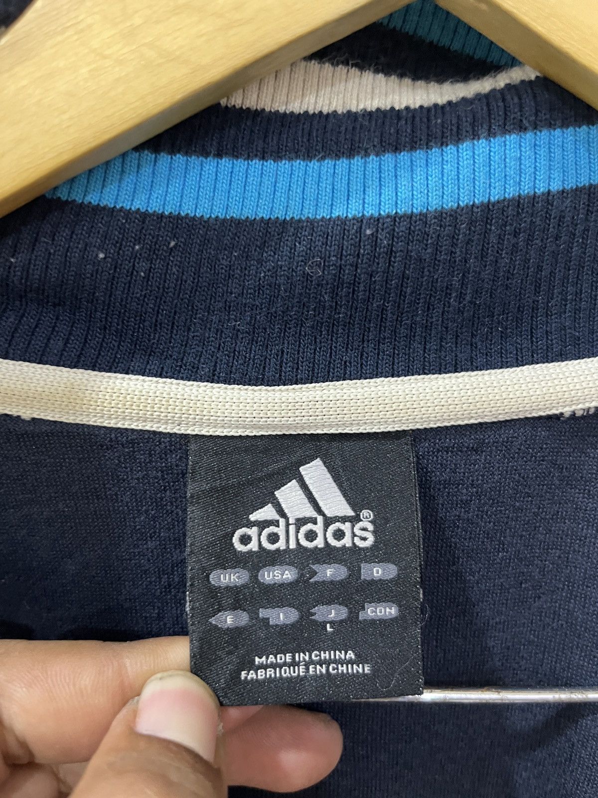 Adidas (Zzzz)🔥🔥STEALS ADIDAS THREE STRIPE SWEATER Size US M / EU 48-50 / 2 - 8 Thumbnail