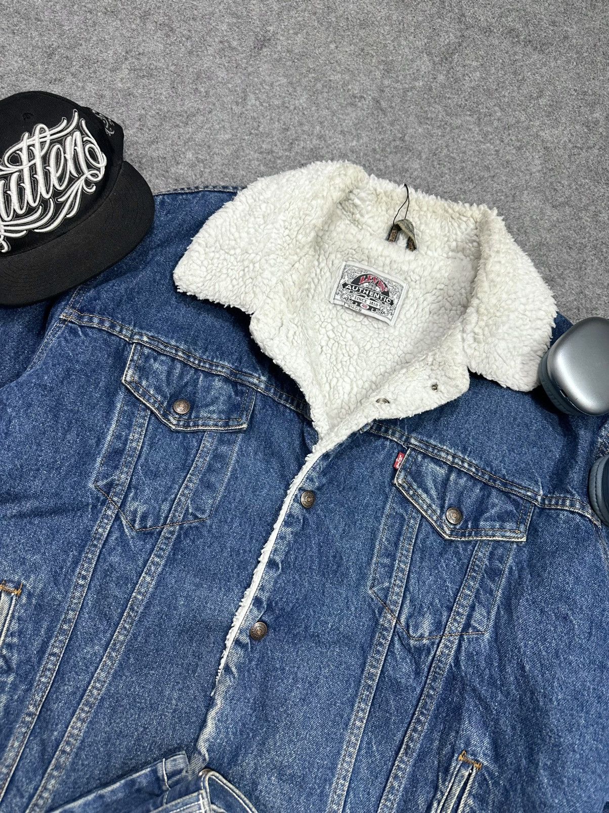 Levi's Vintage Clothing Crazy Vintage 1990’s Levis Denim Jacket (Made in USA🇺🇸) Size US XL / EU 56 / 4 - 3 Thumbnail