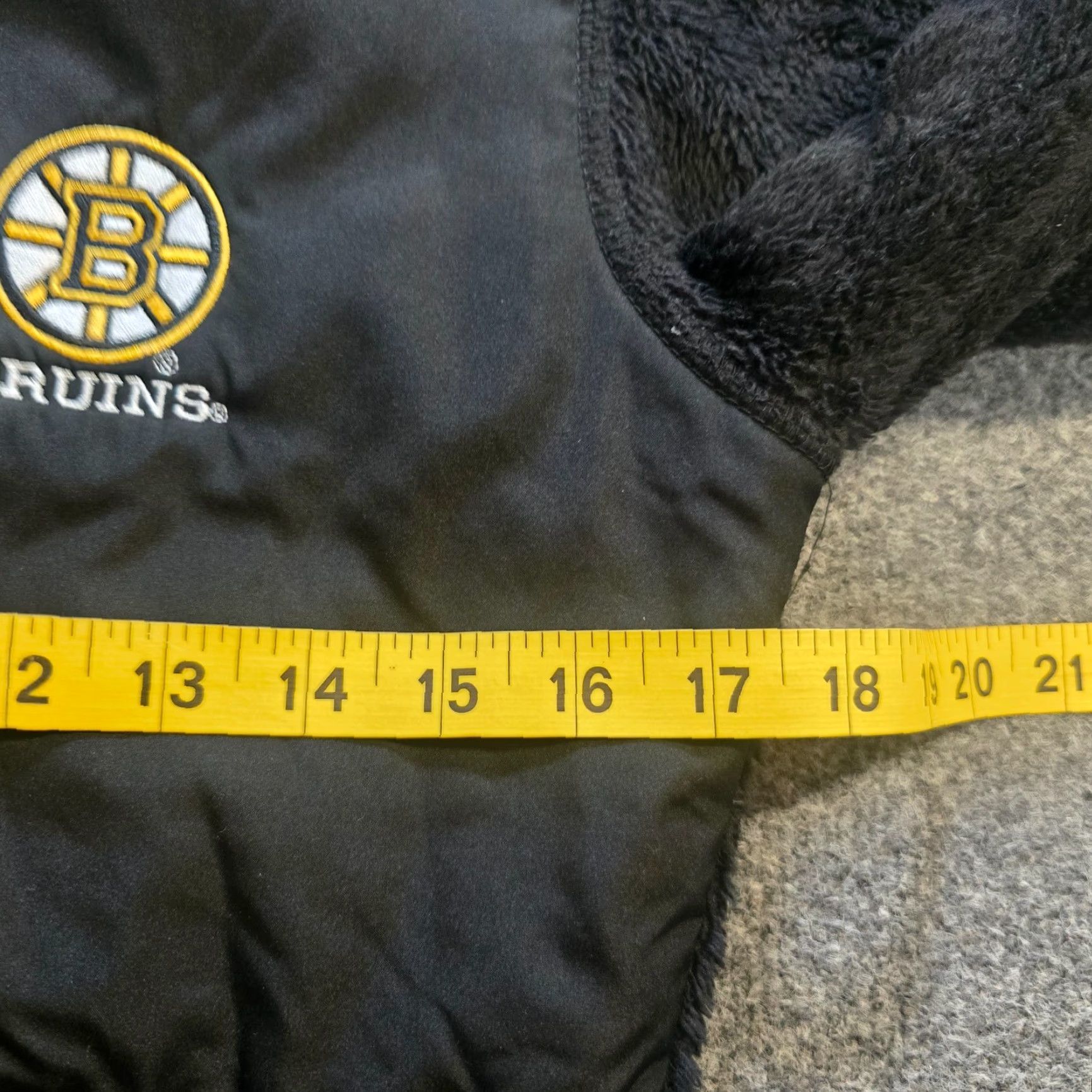 Vintage VINTAGE Bruins Sweater Womens Size Small Black Fleece Fuzzy Full Zip Long Sleeve Casual Size S / US 4 / IT 40 - 6 Thumbnail