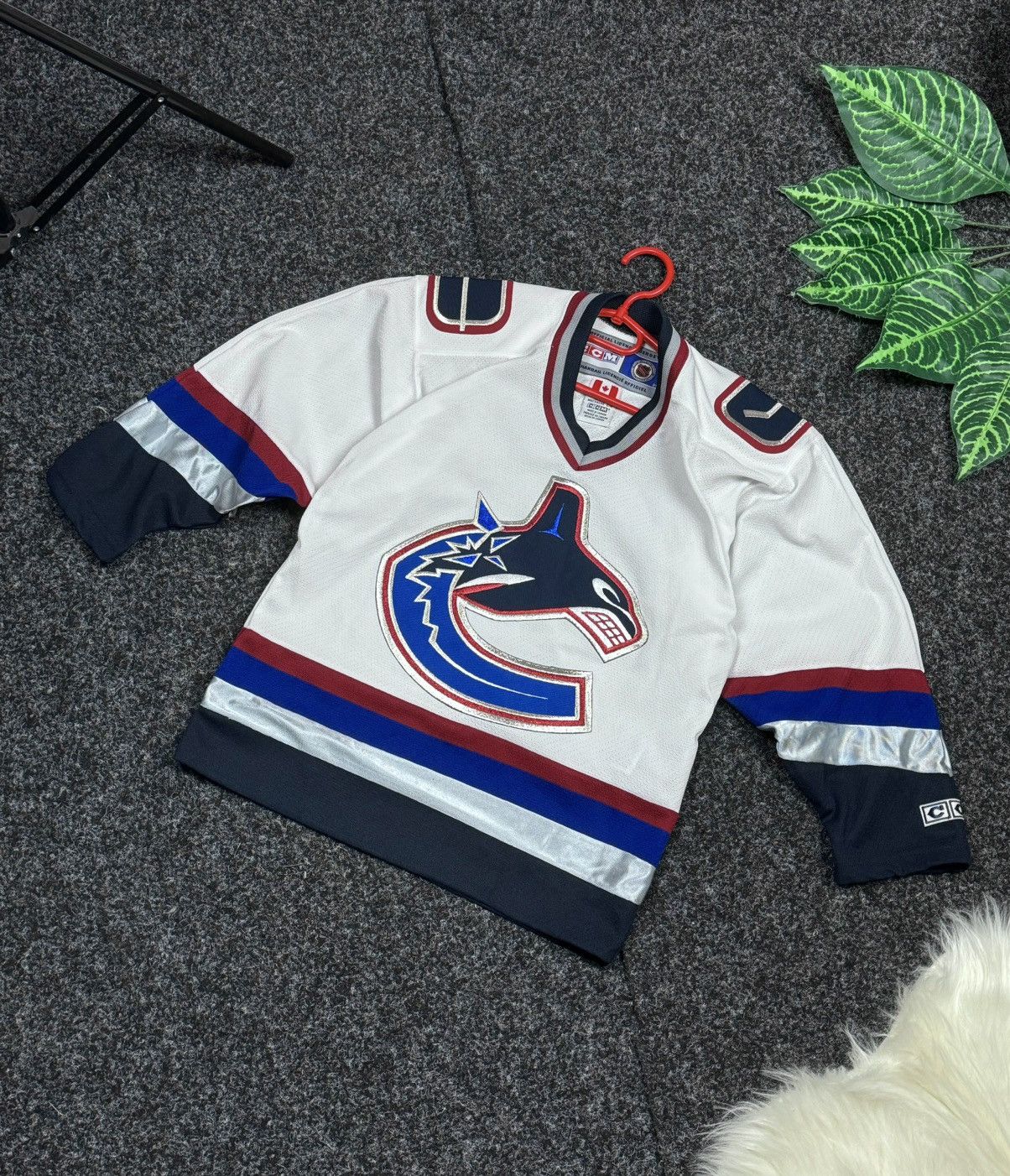 Ccm × Vintage VINTAGE VANCOUVER CANUCKS 1997 - 2003 NHL CCM HOCKEY JERSEY Size US XXS / EU 40 - 8 Thumbnail