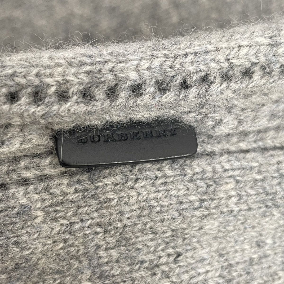 Burberry Burberry Classic Light Cashmere Knit Sweater Unisex K26WX Size US M / EU 48-50 / 2 - 4 Thumbnail