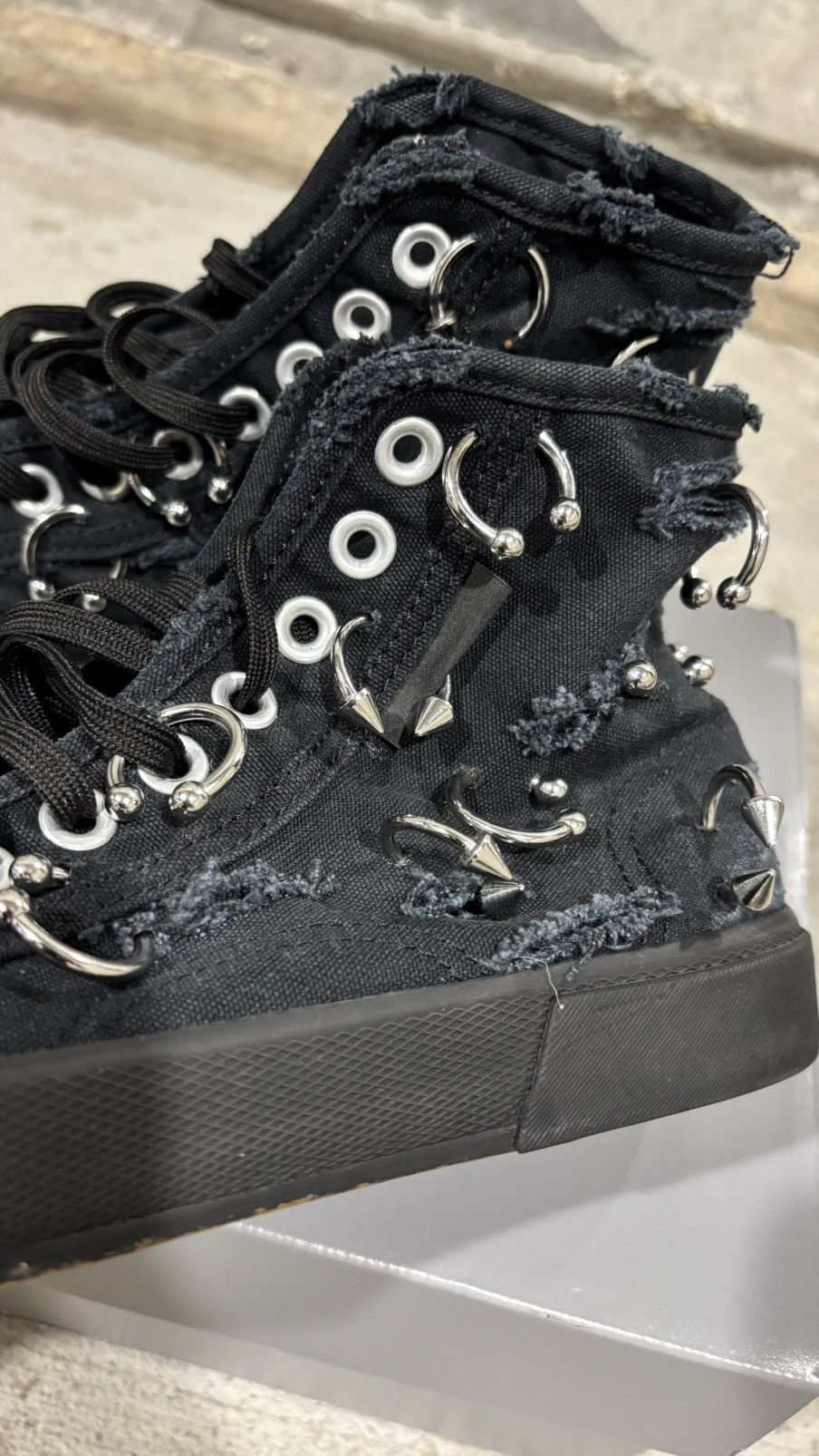 Balenciaga Balenciaga Distressed Pierced Paris Sneaker Size US 9 / EU 42 - 4 Thumbnail
