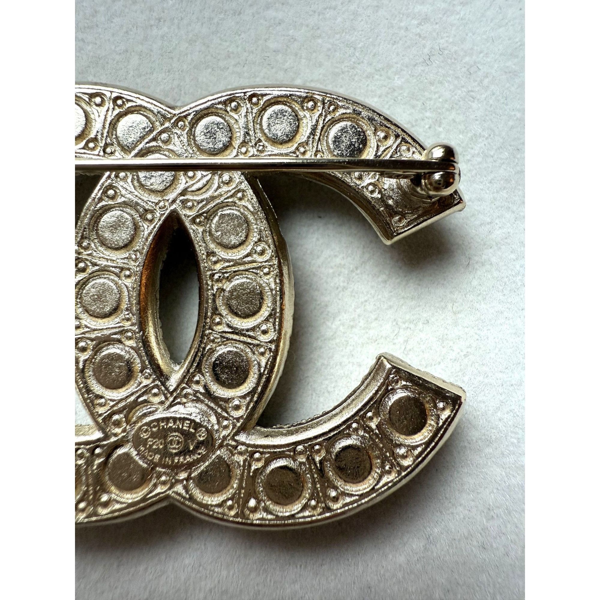 Chanel Chanel Gold-Tone CC Logo Brooch With Faux Pearls & Crystals Size ONE SIZE - 11 Thumbnail