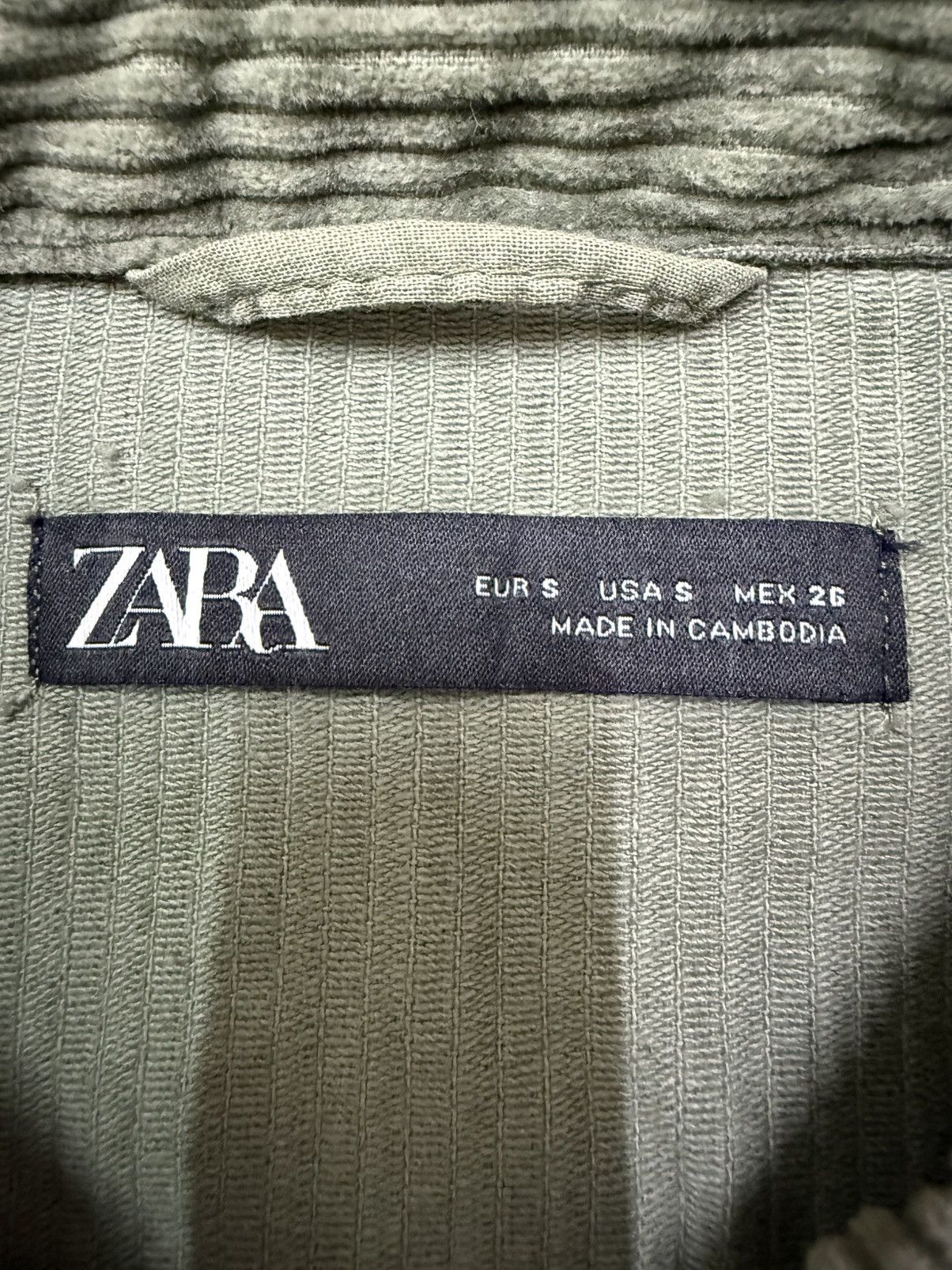 Zara Zara Oversized green corduroy button up shirt with a raw hem Size S / US 4 / IT 40 - 7 Thumbnail