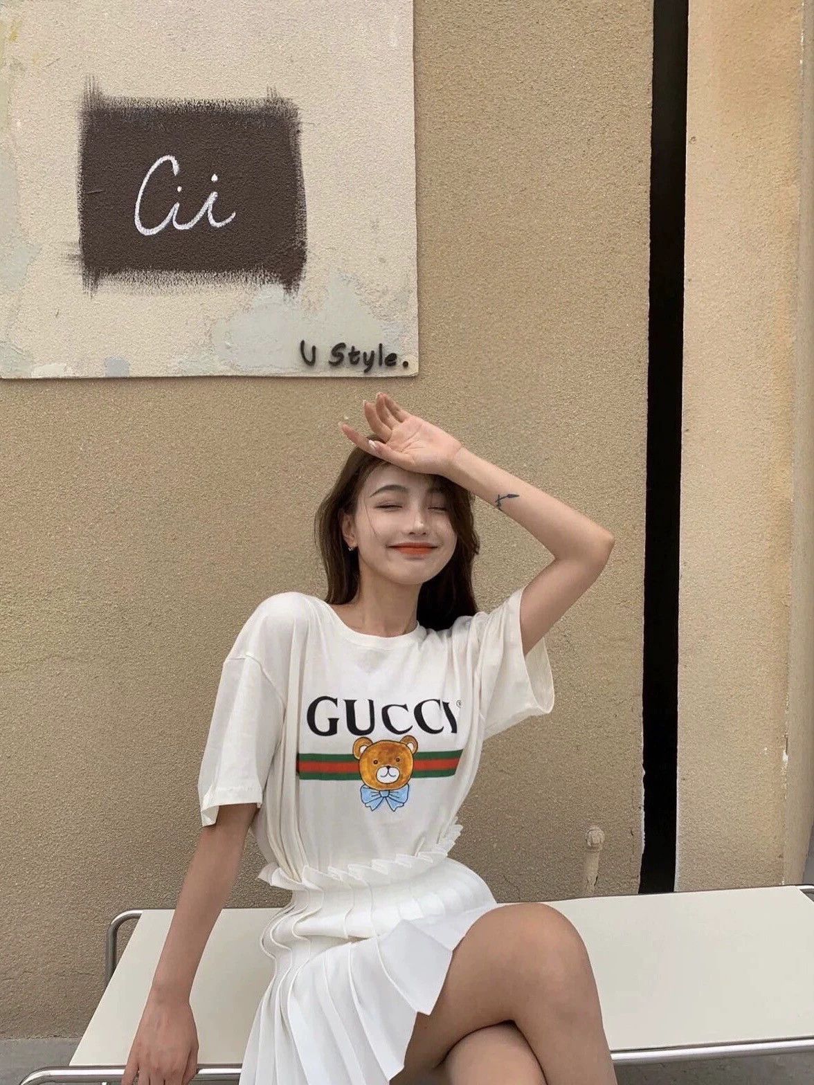 Gucci Gucci White Bear T-shirt Size S Back Stain Pre-owned Size S / US 4 / IT 40 - 9 Thumbnail