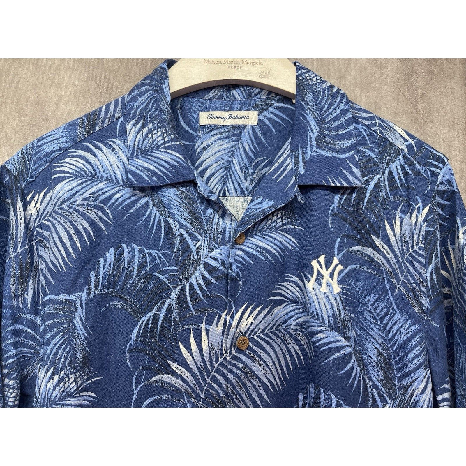 Tommy Bahama Tommy Bahama New York Yankees Hawaiian Button Up Shirt Men M Size US M / EU 48-50 / 2 - 2 Thumbnail