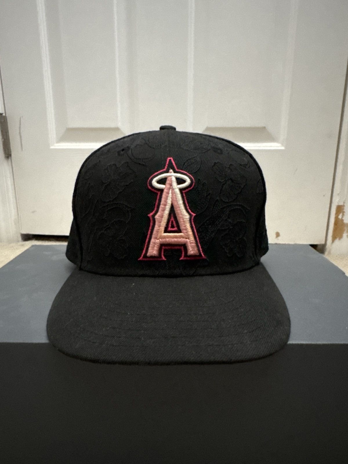 New Era New Era Angels fitted w/koi embroidery Pink Accents Size ONE SIZE - 1 Thumbnail