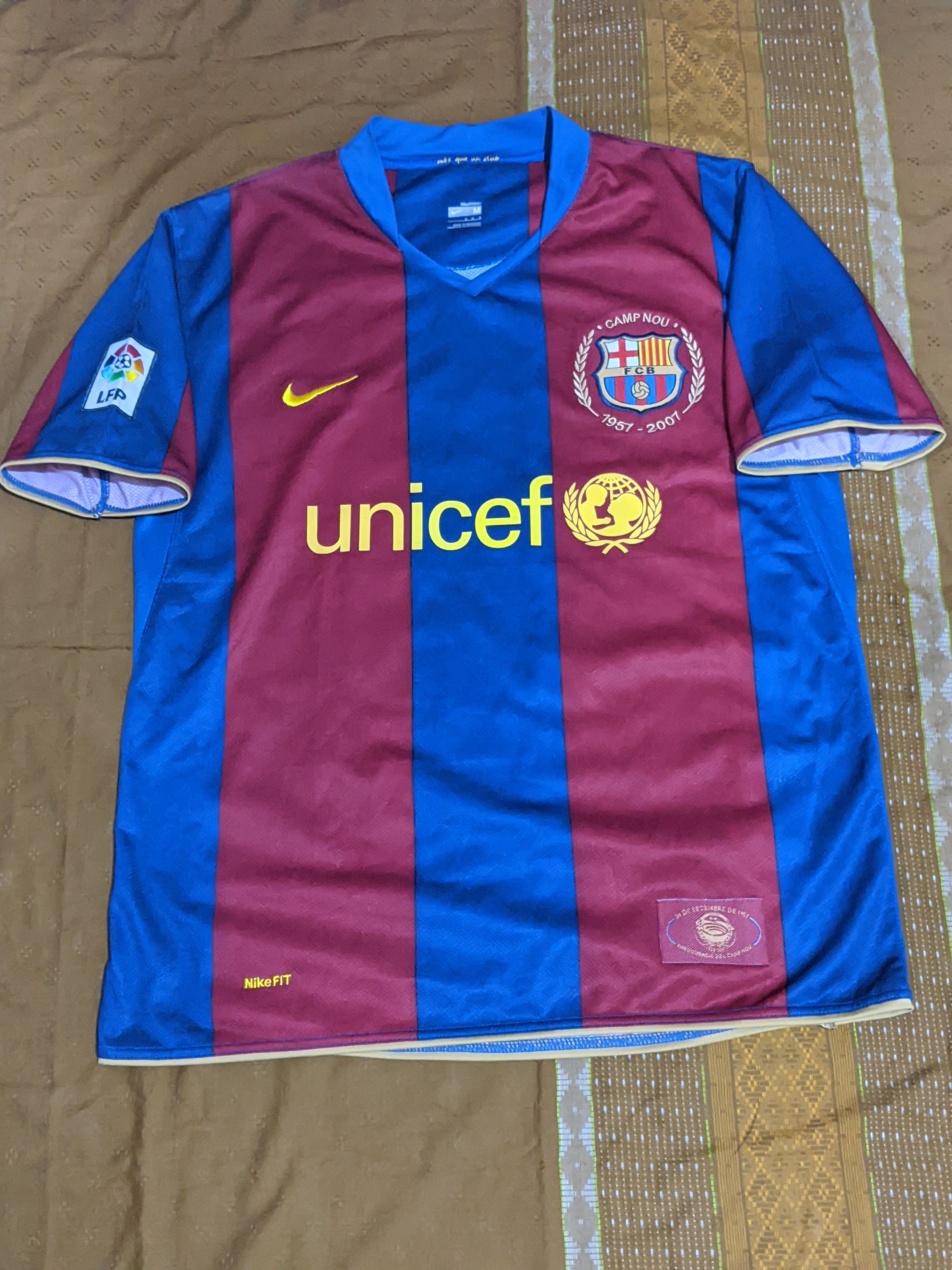 Vintage Barcelona 2007 Lionel Messi home jersey football shirt Size US M / EU 48-50 / 2 - 1 Thumbnail