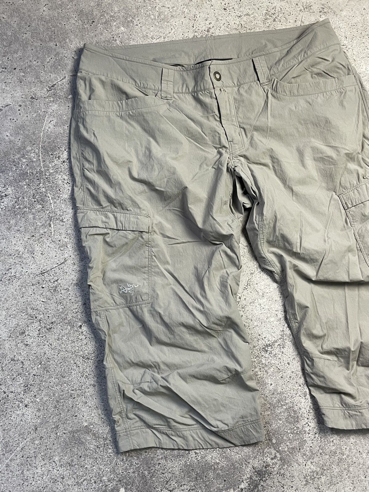 Arc'teryx Vintage Y2K Arcteryx Cargo Shorts Size US 32 / EU 48 - 2 Thumbnail