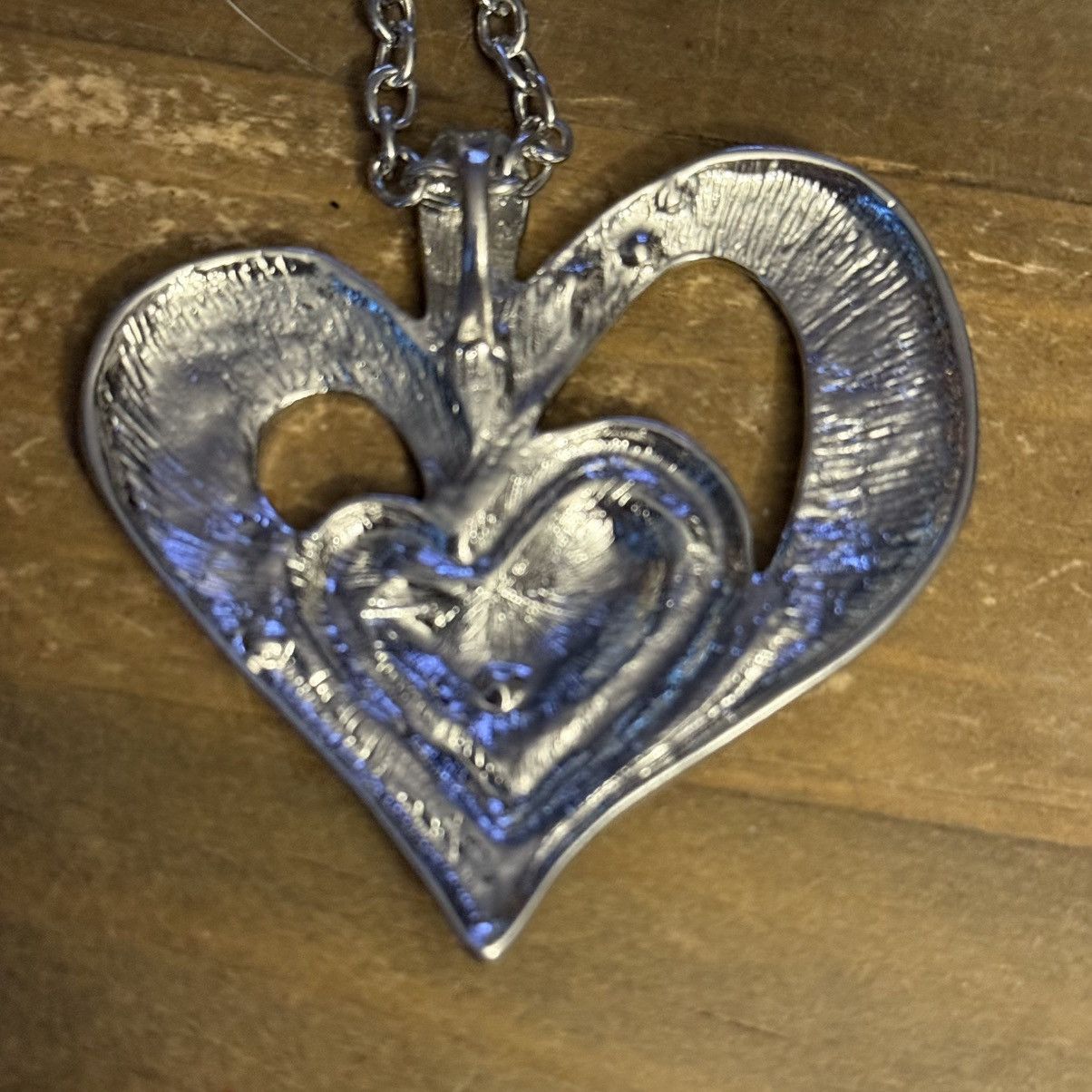 Other Silver tone large etched heart pendant necklace/earrings set Size ONE SIZE - 6 Thumbnail