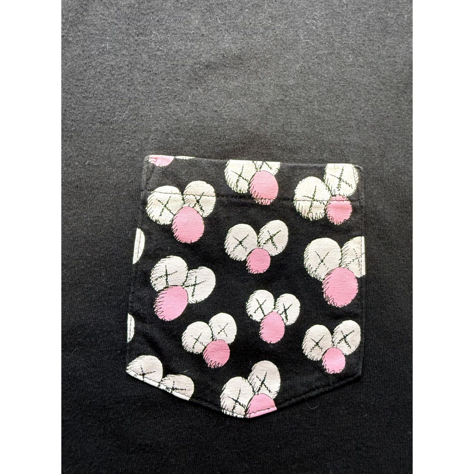 Uniqlo Uniqlo Kaws Black Shirt Mens XL T-Shirt Size XL Black Uniqlo Kaws Shirt Mens XL Size US XL / EU 56 / 4 - 2 Thumbnail