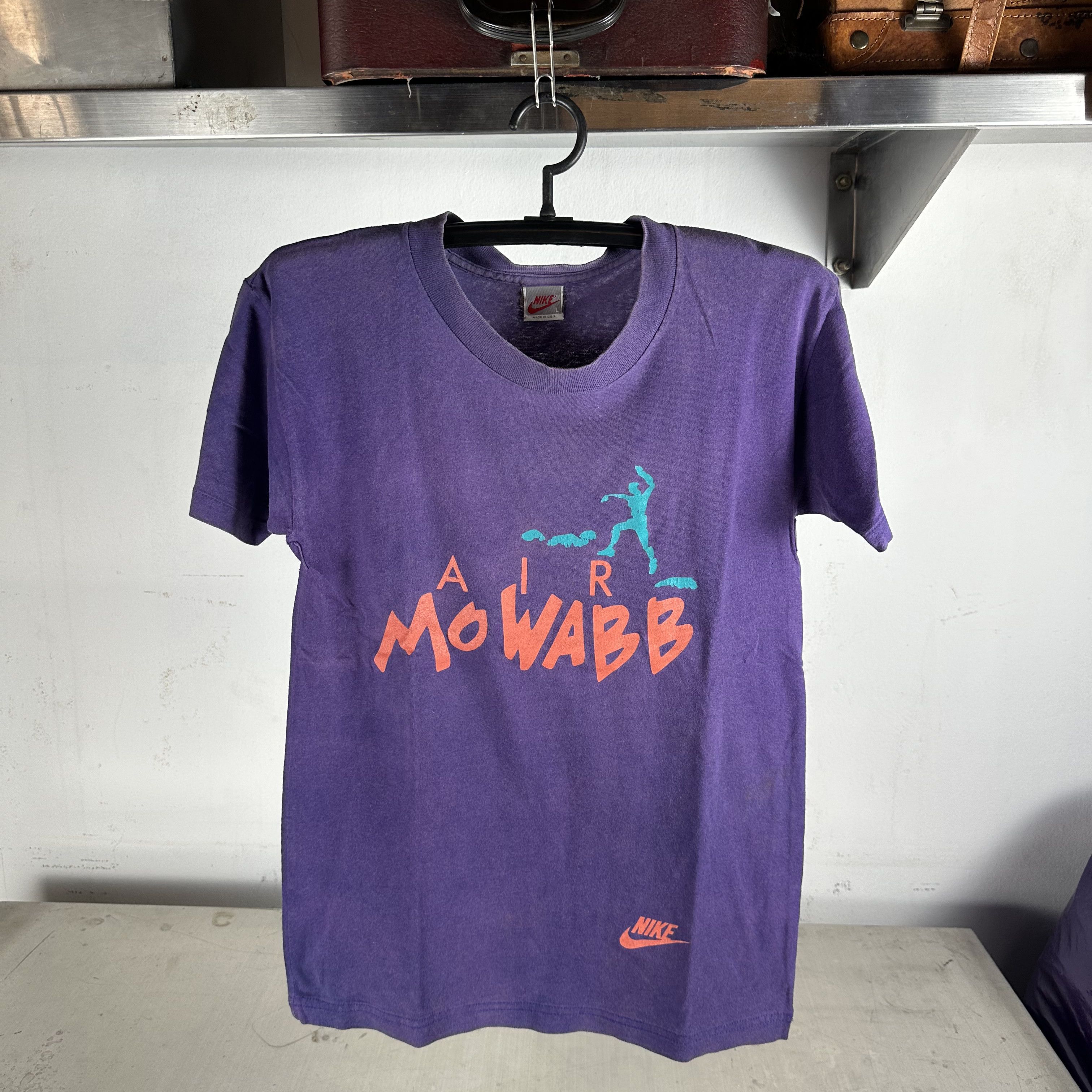 Vintage Vintage 90s Nike ACG Air MoWabb Get Outta Town T-Shirt Size US S / EU 44-46 / 1 - 1 Thumbnail