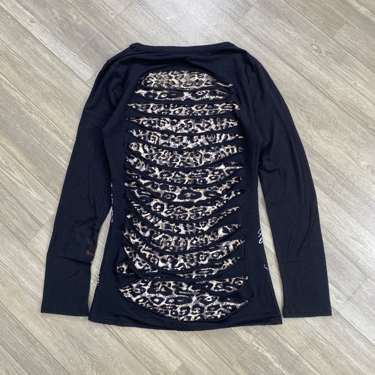 If Six Was Nine 2000s MKR Studded Leopard Poem Punk Lgb Gothic Longsleeve Size US S / EU 44-46 / 1 - 14 Thumbnail
