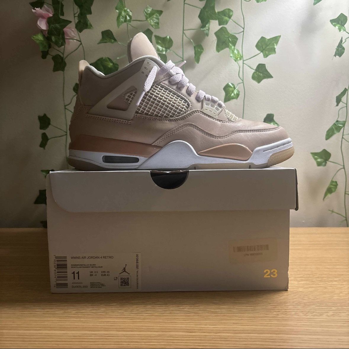 Jordan Brand Wmns Air Jordan 4 Retro 'Shimmer' Size US 11 / IT 41 - 7 Thumbnail