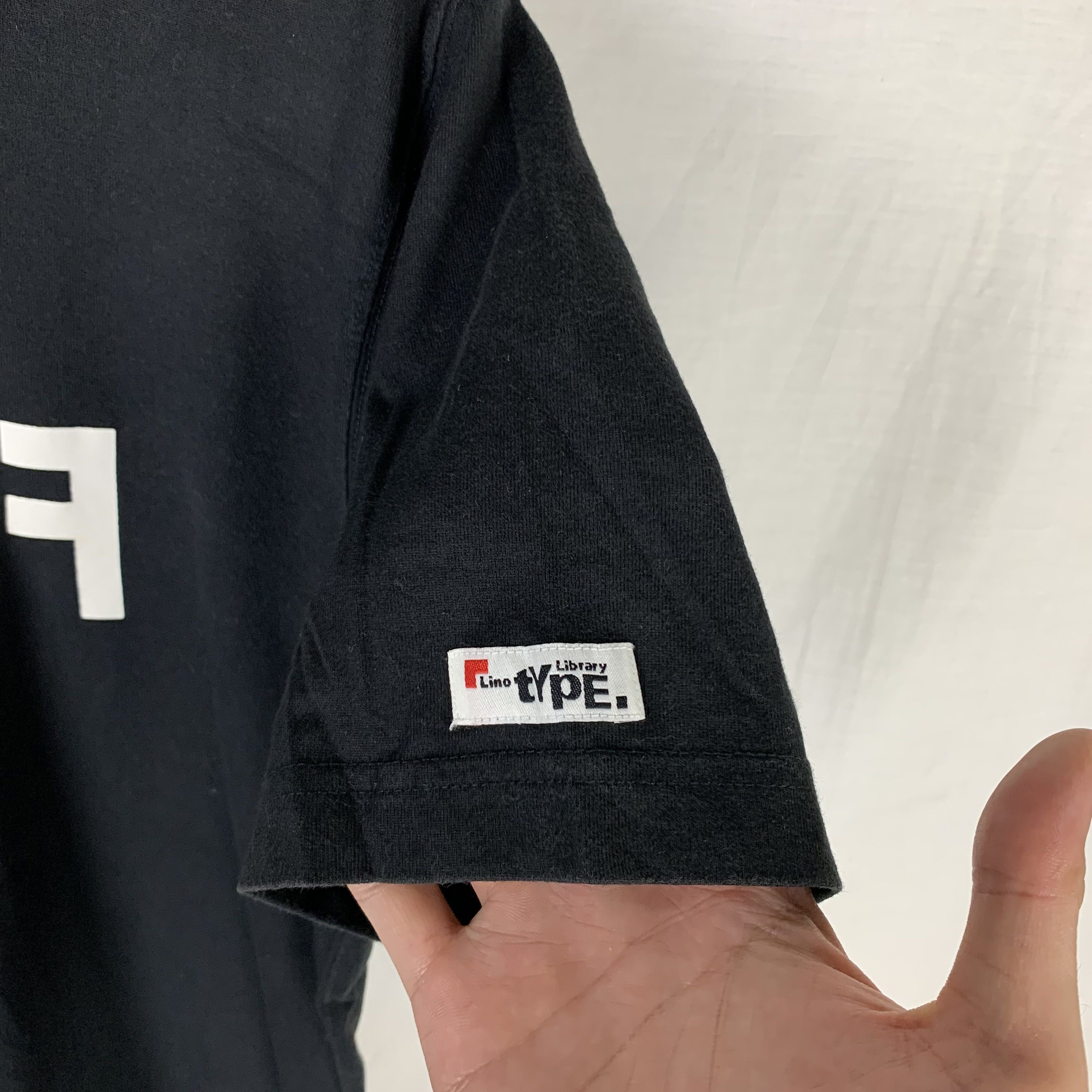 Uniqlo Uniqlo x Futura Tshirt Size US L / EU 52-54 / 3 - 3 Thumbnail