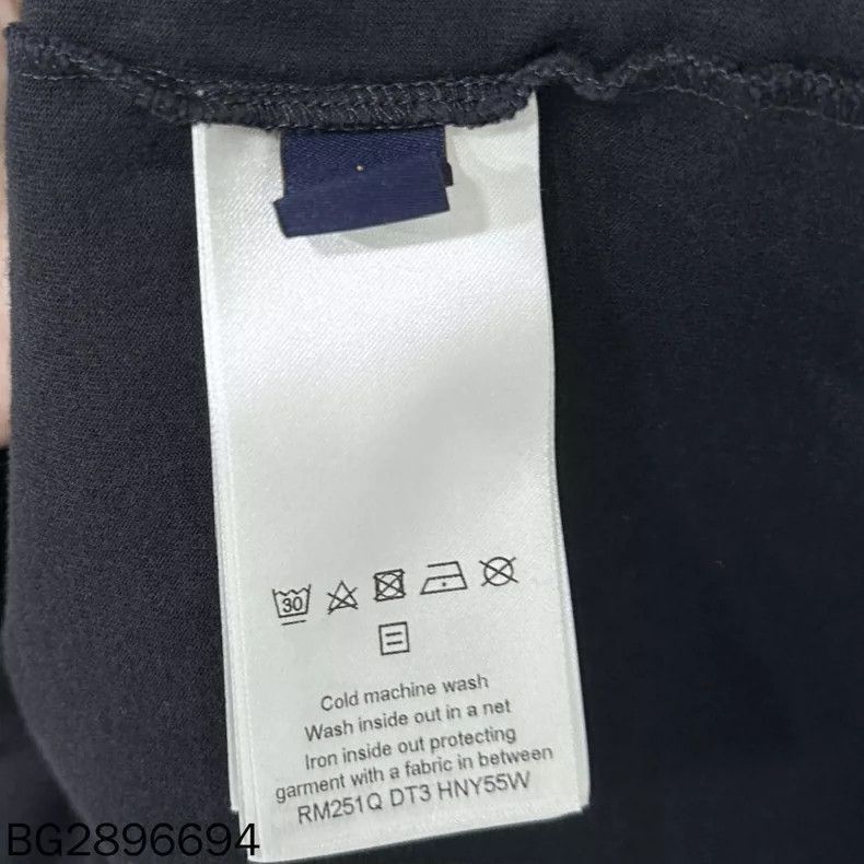 Louis Vuitton Louis Vuitton Black Logo Short Sleeve Tee- Size L / US 10 / IT 46 - 7 Thumbnail