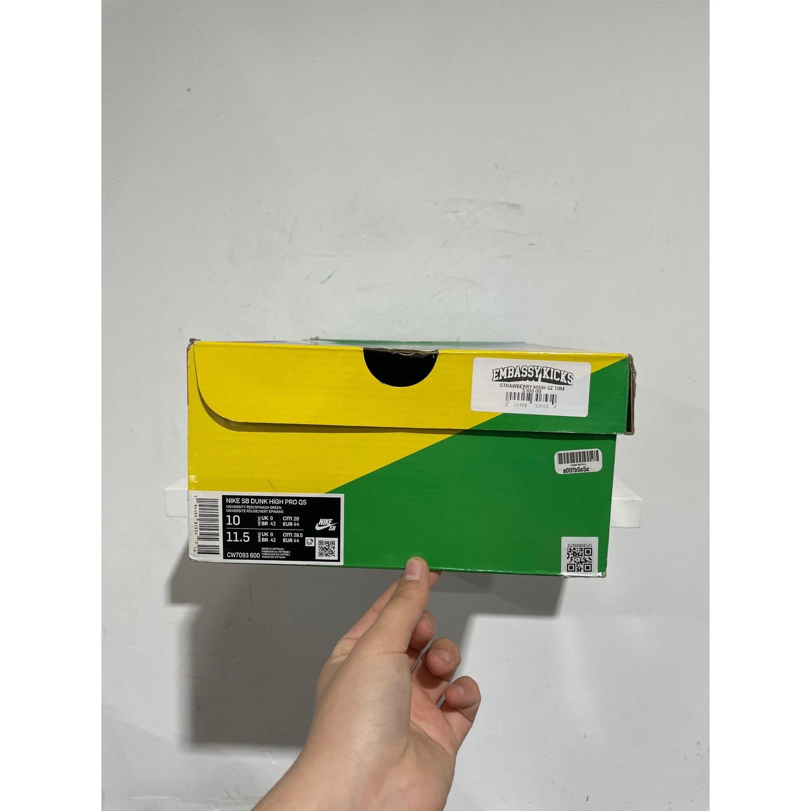 Nike NIKE SB HIGH STRAWBERRY COUGH SIZE 10 PREOWNED Size US 10 / EU 43 - 8 Thumbnail