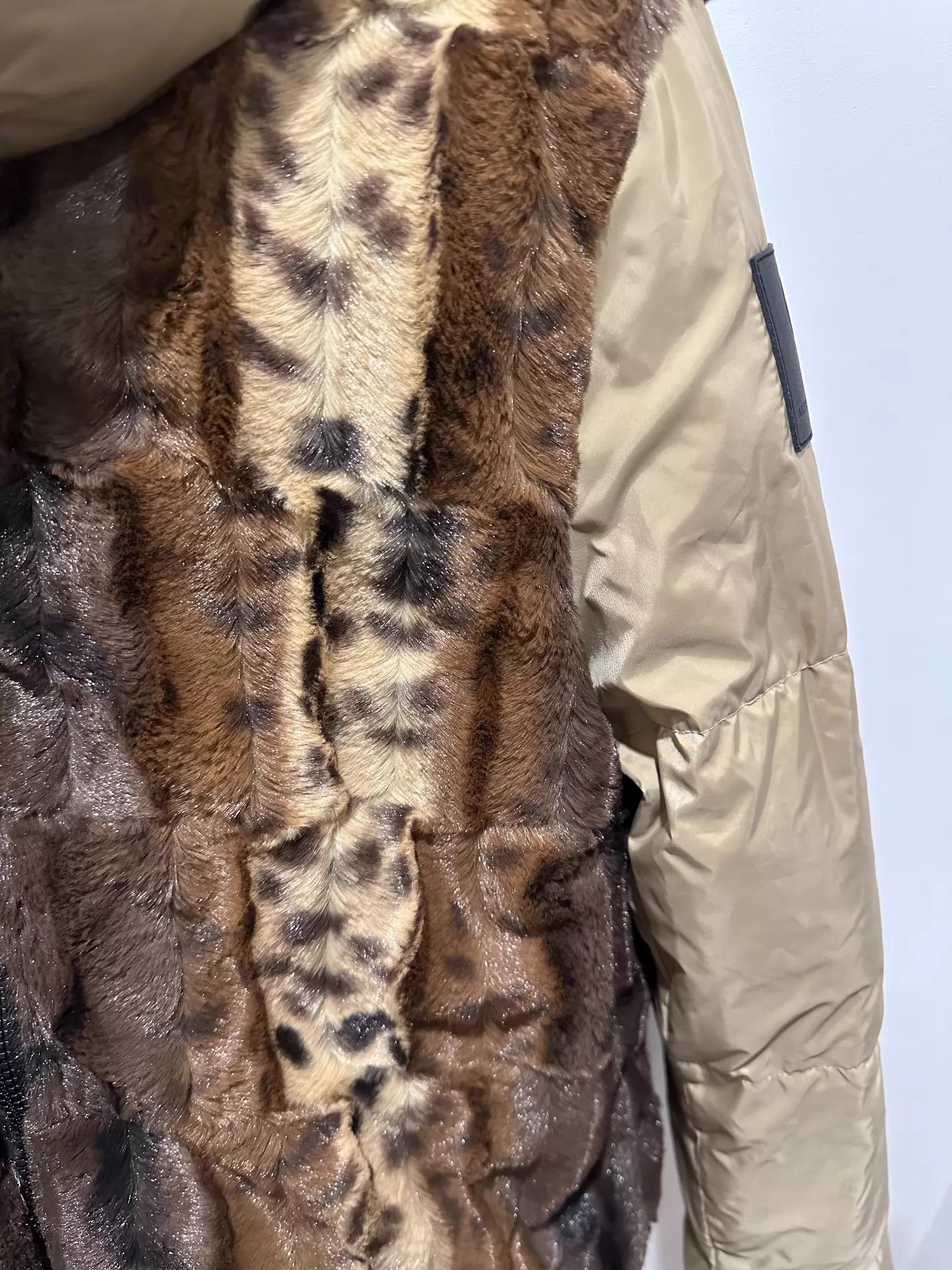 Alexander McQueen AMQ Vintage Eco Fur Leopard Print Slim Fit Unisex Down Jkt Size S / US 4 / IT 40 - 4 Thumbnail