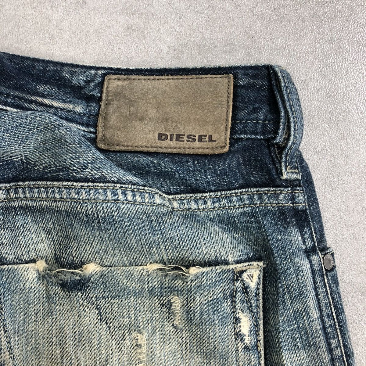 Diesel × If Six Was Nine × Le Grande Bleu (L.G.B.) 🇮🇹 2000s Diesel Industry Koolter Distressed Faded Jeans Size US 29 - 20 Thumbnail
