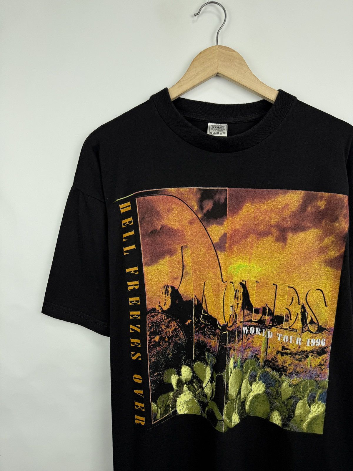 Giant 🇺🇸 Vintage 1996 Eagles Hell Freezes Over World Tour T-Shirt Size US XL / EU 56 / 4 - 4 Thumbnail
