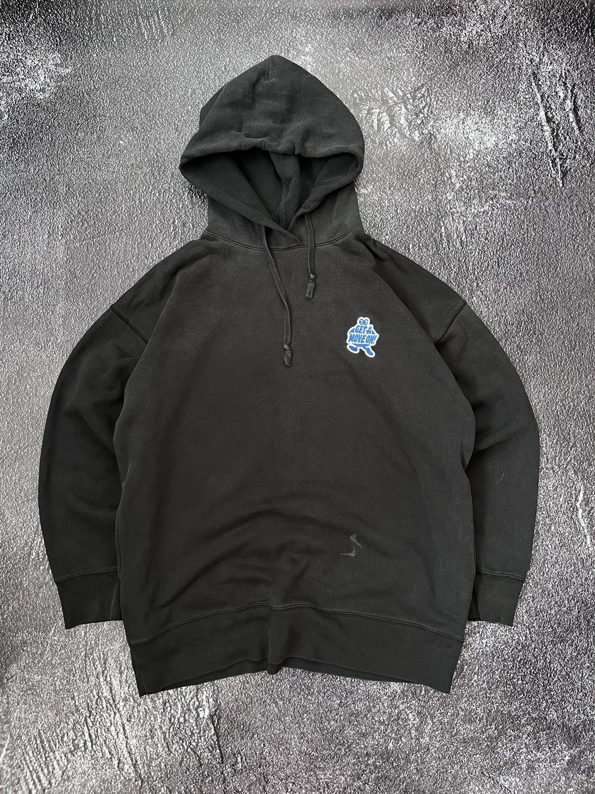 Uniqlo UNIQLO VERDY GETA MOVE ON FADED BLACK HOODIE Size US M / EU 48-50 / 2 - 2 Thumbnail