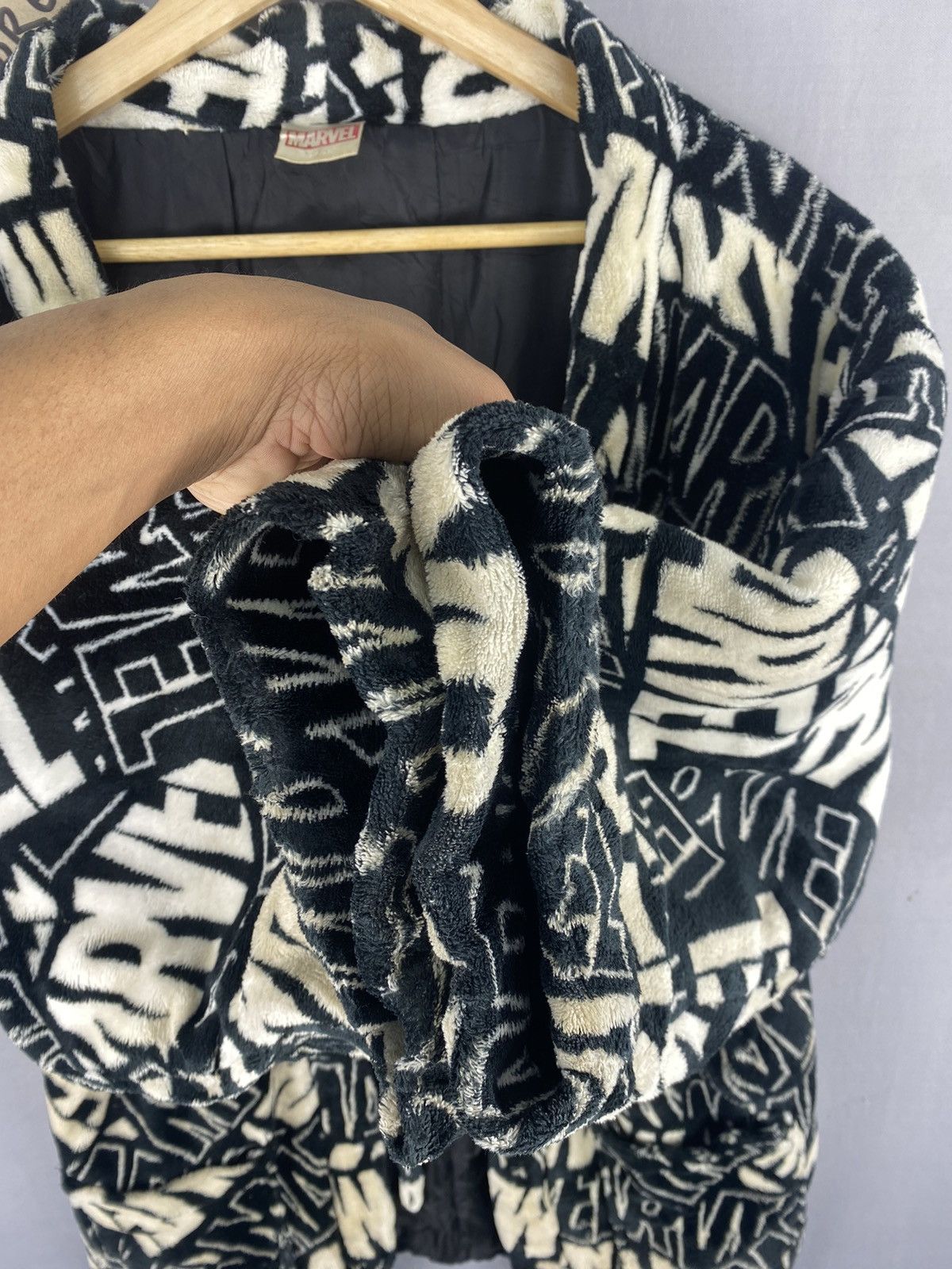 Japanese Brand Y2k Marvel Fullprint Fleece Kimono Jacket Size US L / EU 52-54 / 3 - 9 Thumbnail