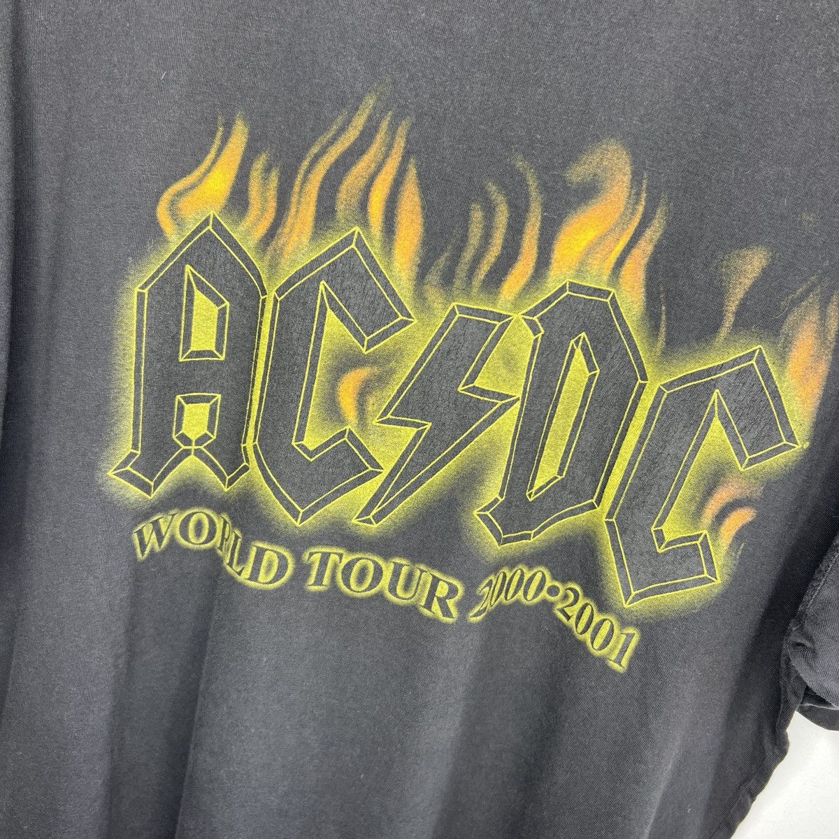 AC/DC × Band Tees × Vintage Vintage AC DC Hell’s Bells Faded Tshirt World Tour 2000 2001 Size US L / EU 52-54 / 3 - 12 Thumbnail