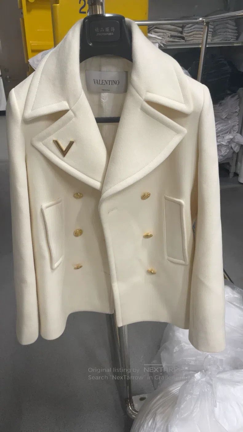 Valentino Valentino Short white coat Size M / US 6-8 / IT 42-44 - 3 Thumbnail