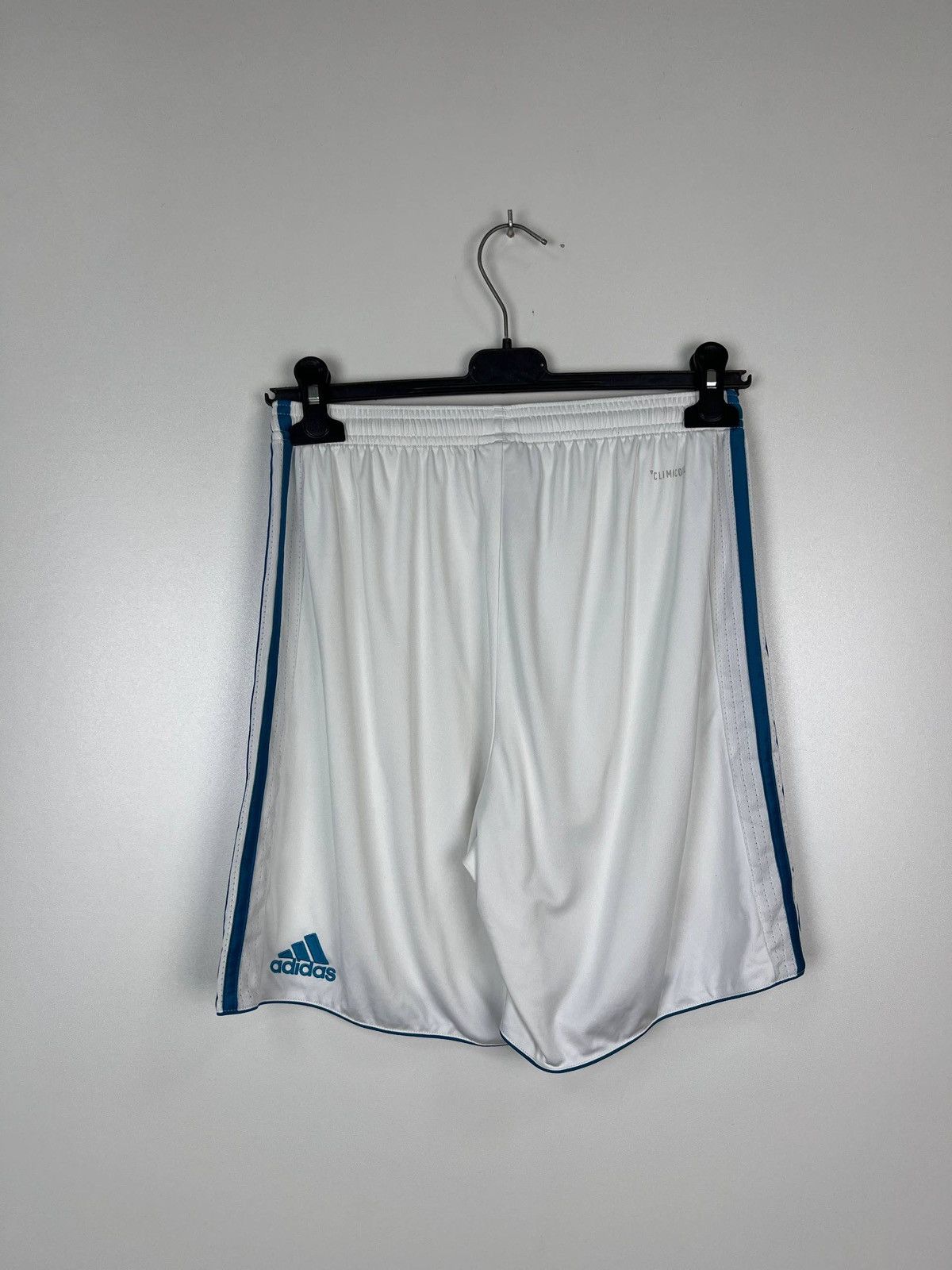 Adidas Real Madrid Adidas 2017 shorts size S 30 Size US 30 / EU 46 - 2 Thumbnail