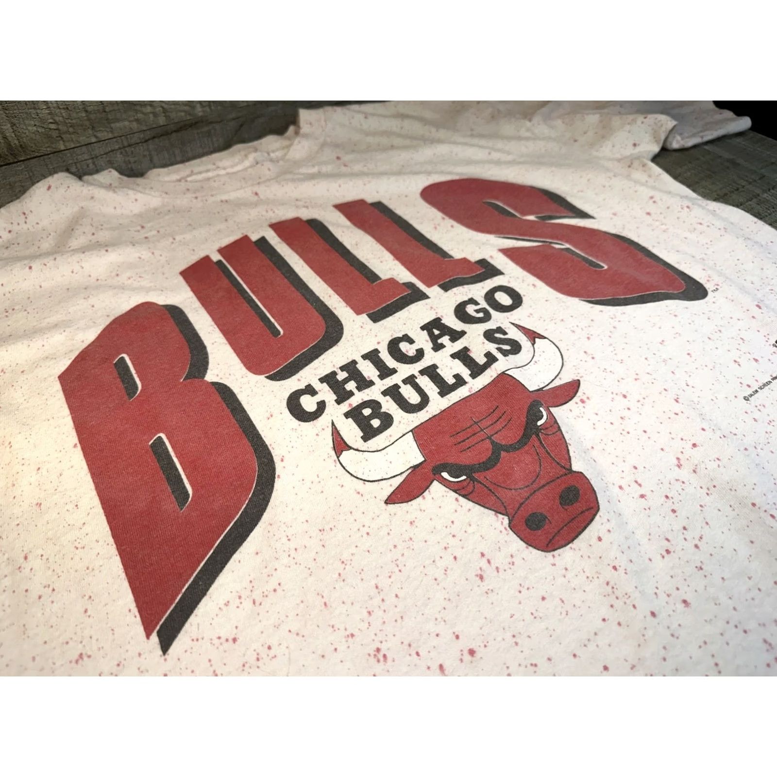 Vintage VINTAGE Chicago Bulls Salem Sportswear 1991 White Red Paint Splatter T-Shirt Men L White Bulls Shirt Mens Size US L / EU 52-54 / 3 - 4 Thumbnail