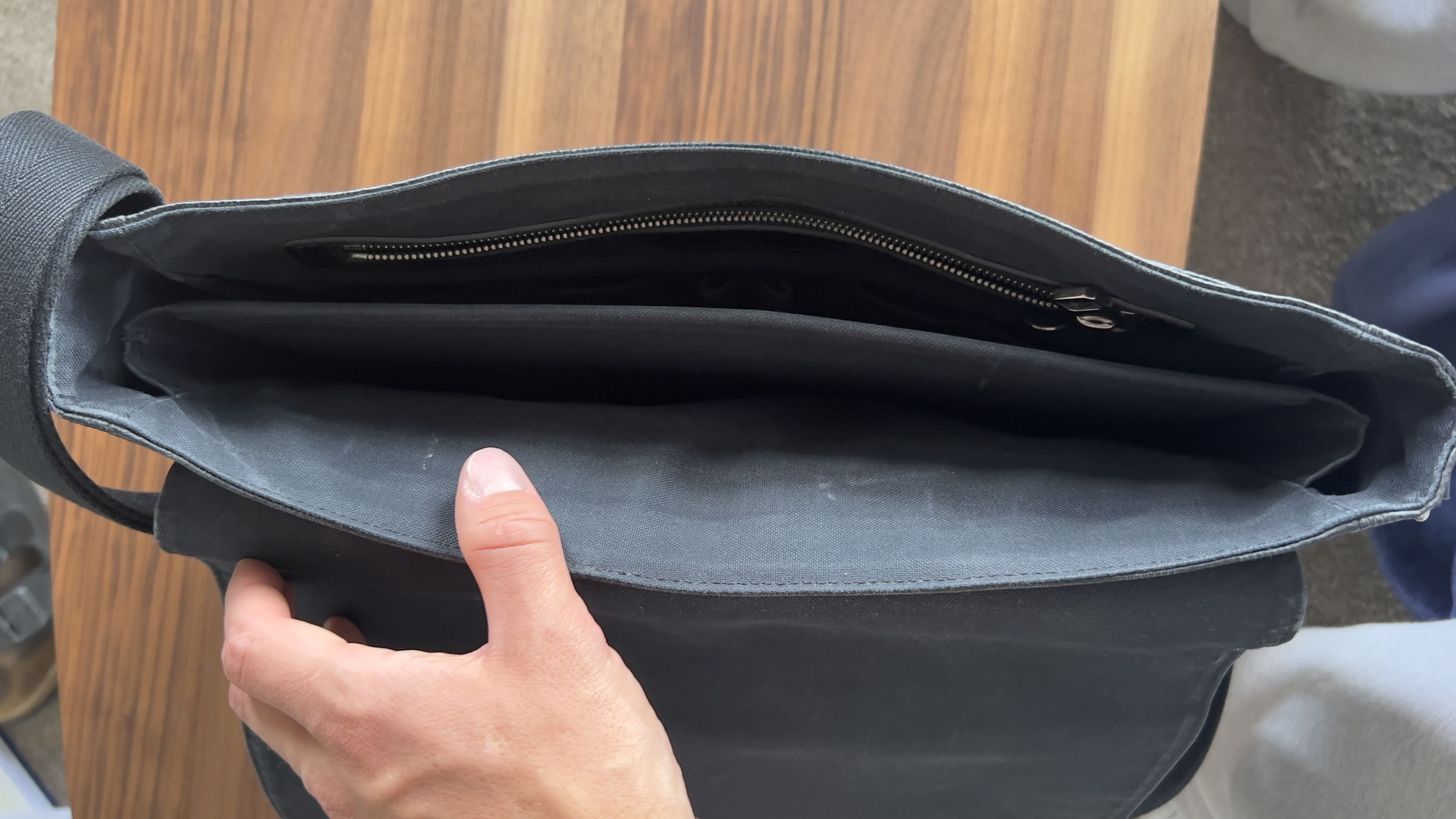 Louis Vuitton Louis Vuitton Damier Graphite District GM Messenger Bag Size ONE SIZE - 9 Thumbnail
