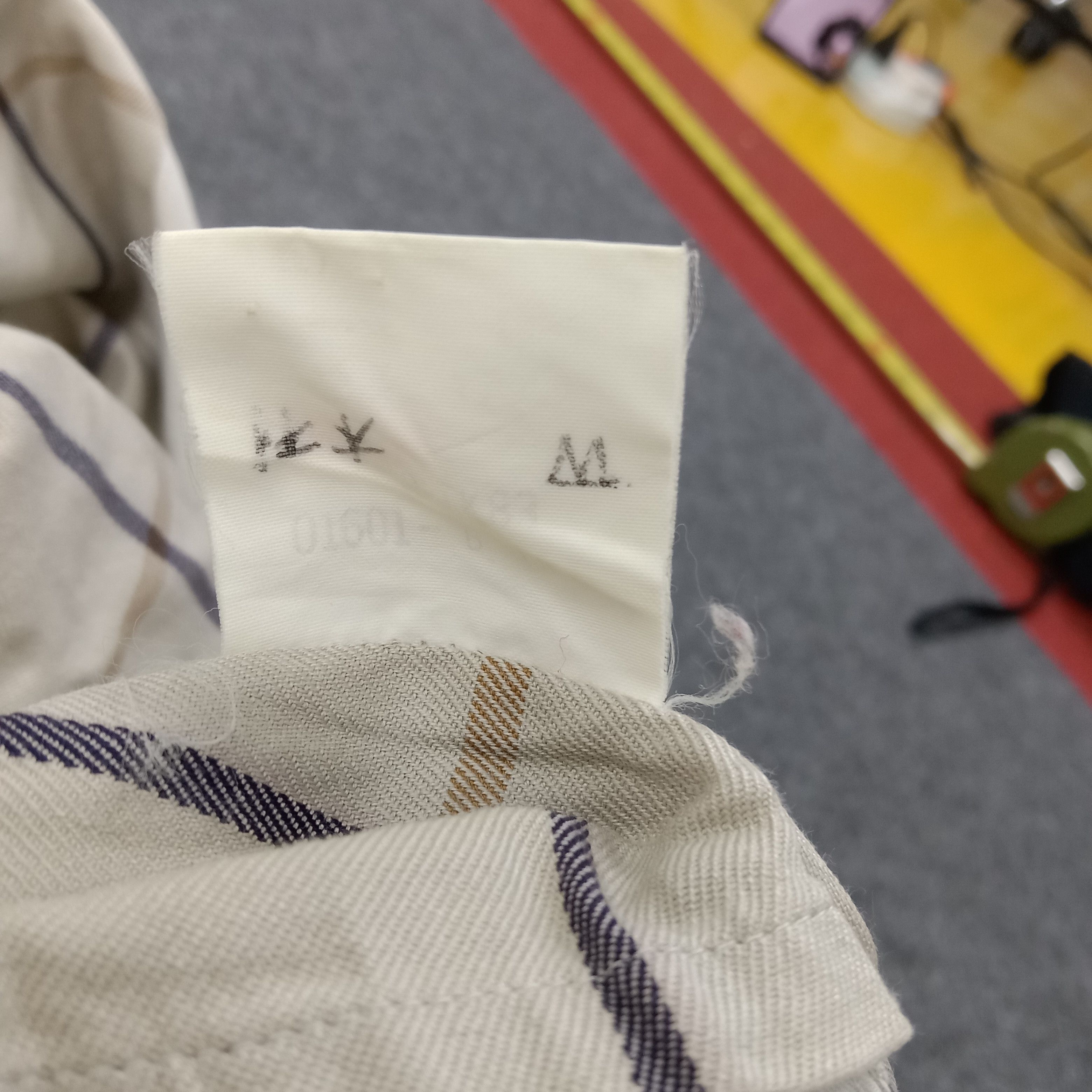 Burberry Burberry Designer Brand Custom Logo Spell Out Jacket C246N4 Size US L / EU 52-54 / 3 - 9 Thumbnail