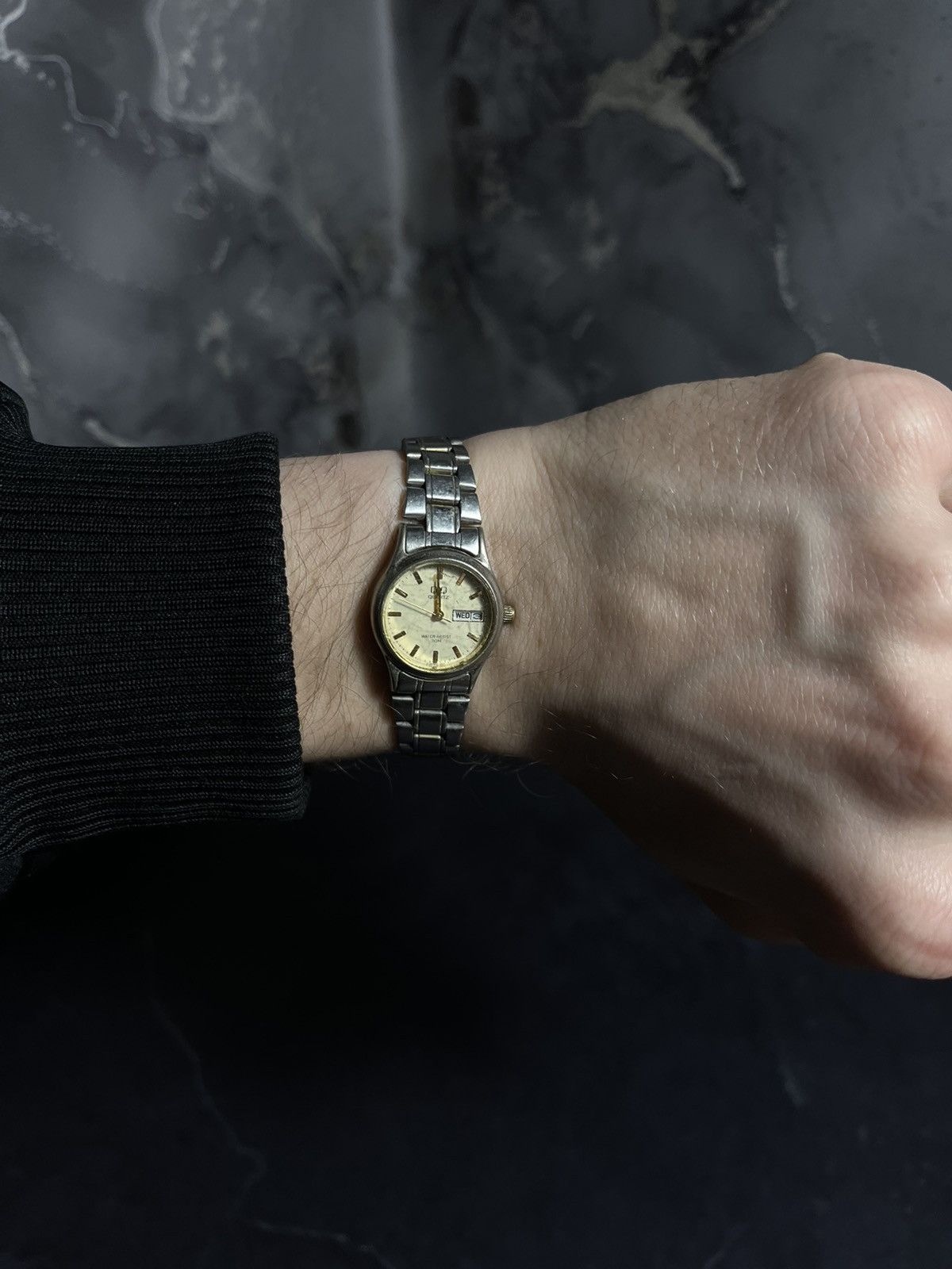 Run The Jewels Vintage Q&Q Quartz Watch | Day-Date | Japanese Brand Size ONE SIZE - 2 Thumbnail