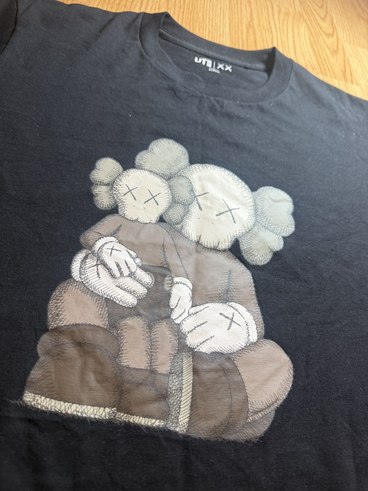 Kaws Kaws x Uniqlo Black T-Shirt Size US M / EU 48-50 / 2 - 2 Thumbnail