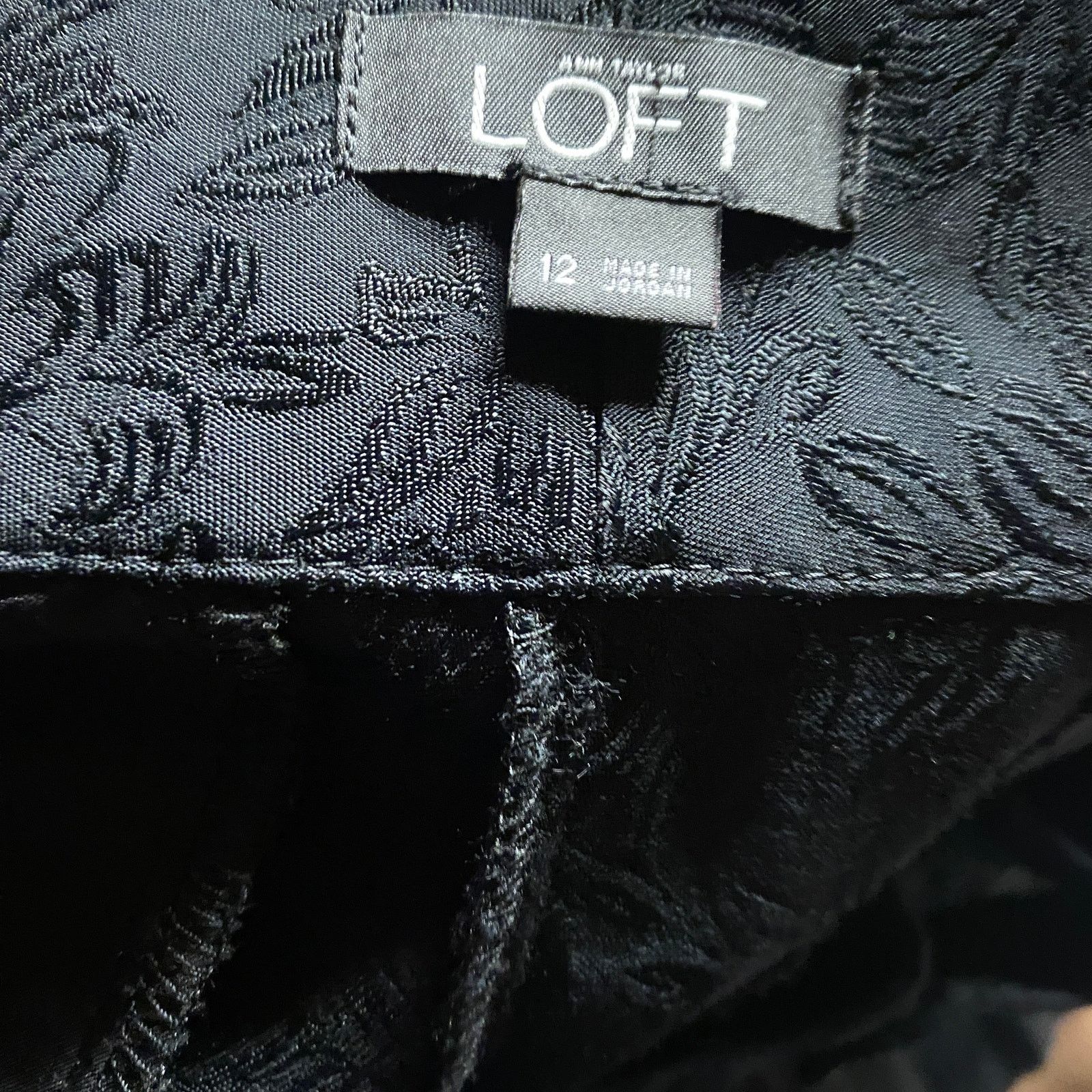 Loft Ann Taylor LOFT Black Floral Lace Texture Chino Pants 12 Size 34" / US 12 / IT 48 - 5 Thumbnail