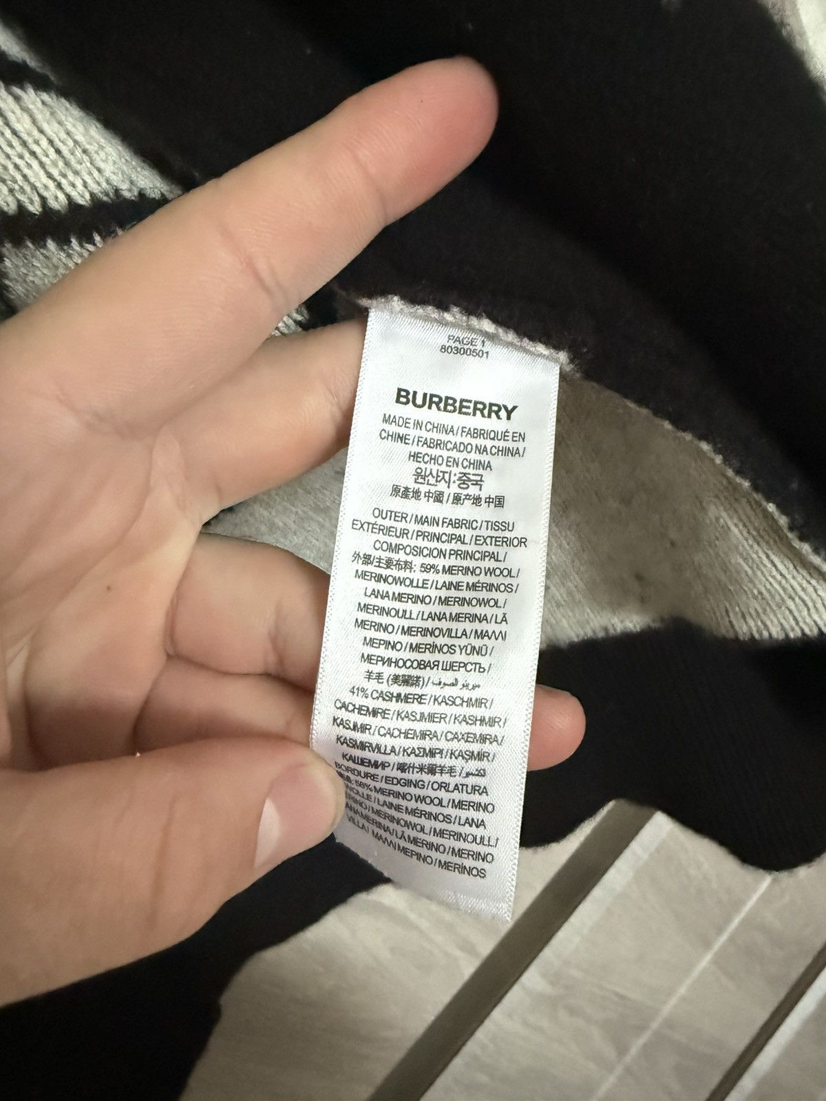 Burberry Burberry Merino Wool Cashmere Logo Intarsia Cut Out Sweater Size S / US 4 / IT 40 - 12 Thumbnail