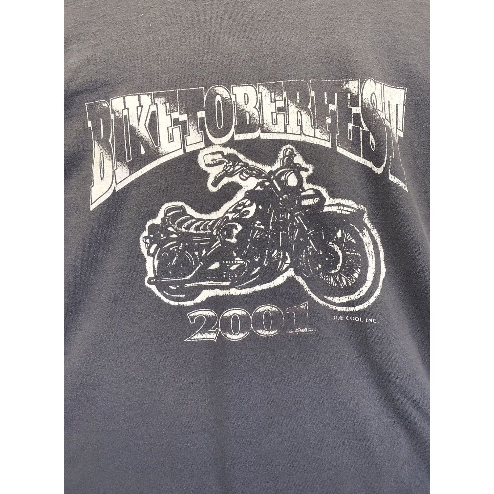 Vintage VINTAGE Biketoberfest Motorcycle 2001 Gray Graphic T Shirt XL-8514 Shirt Men XL Gray Graphic Biker 2001 Size US XL / EU 56 / 4 - 2 Thumbnail