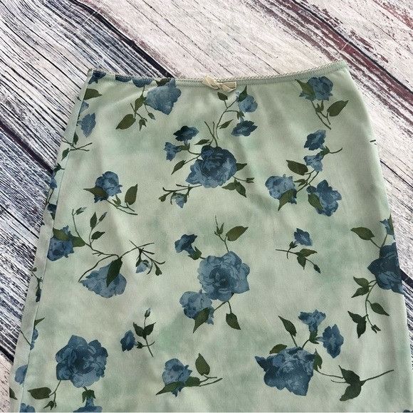 Urban Outfitters Urban Outfitters Camilla Mesh Maxi Floral Skirt Size 27" / US 4 / IT 40 - 5 Thumbnail
