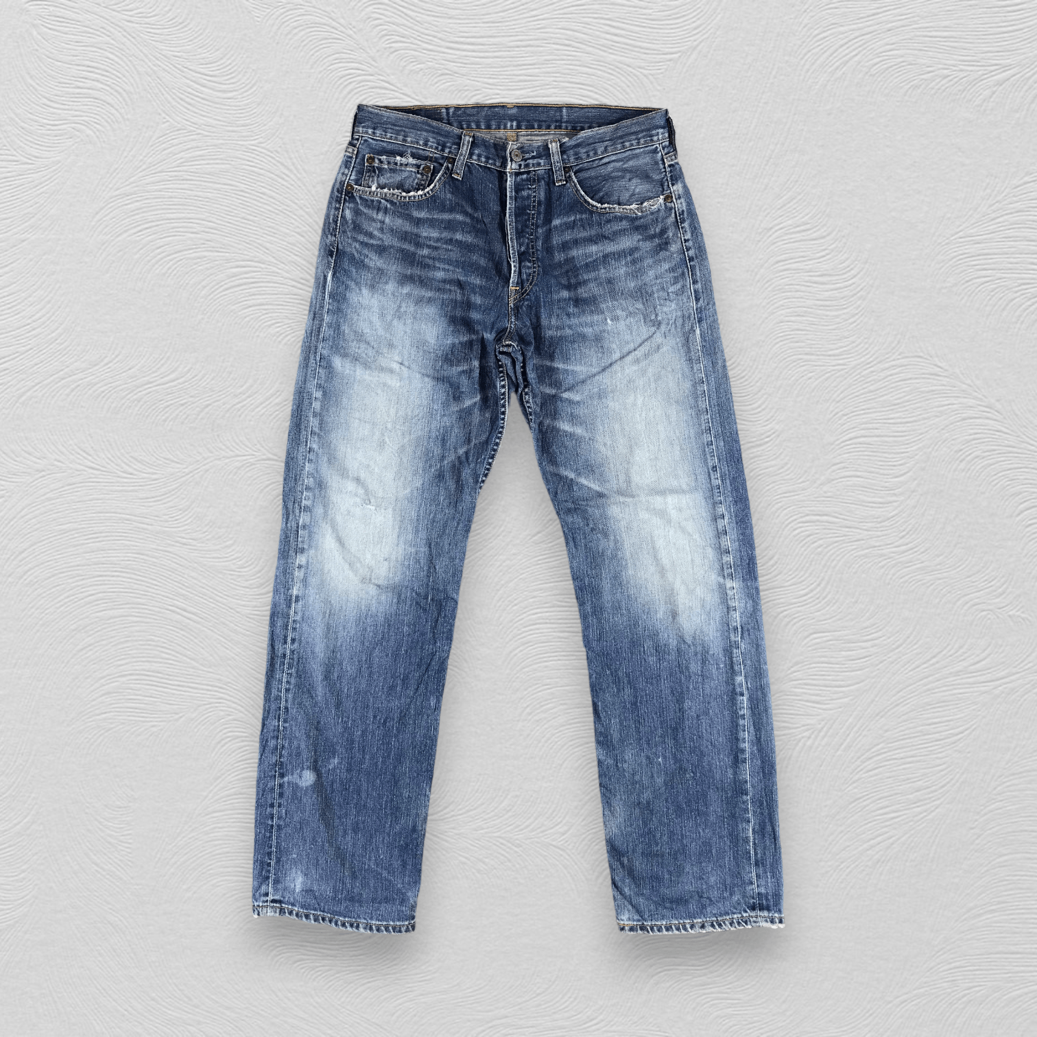 Levi's Vintage Levis 501 Jeans Faded Blue Denim KJ1292 Size US 32 / EU 48 - 1 Thumbnail
