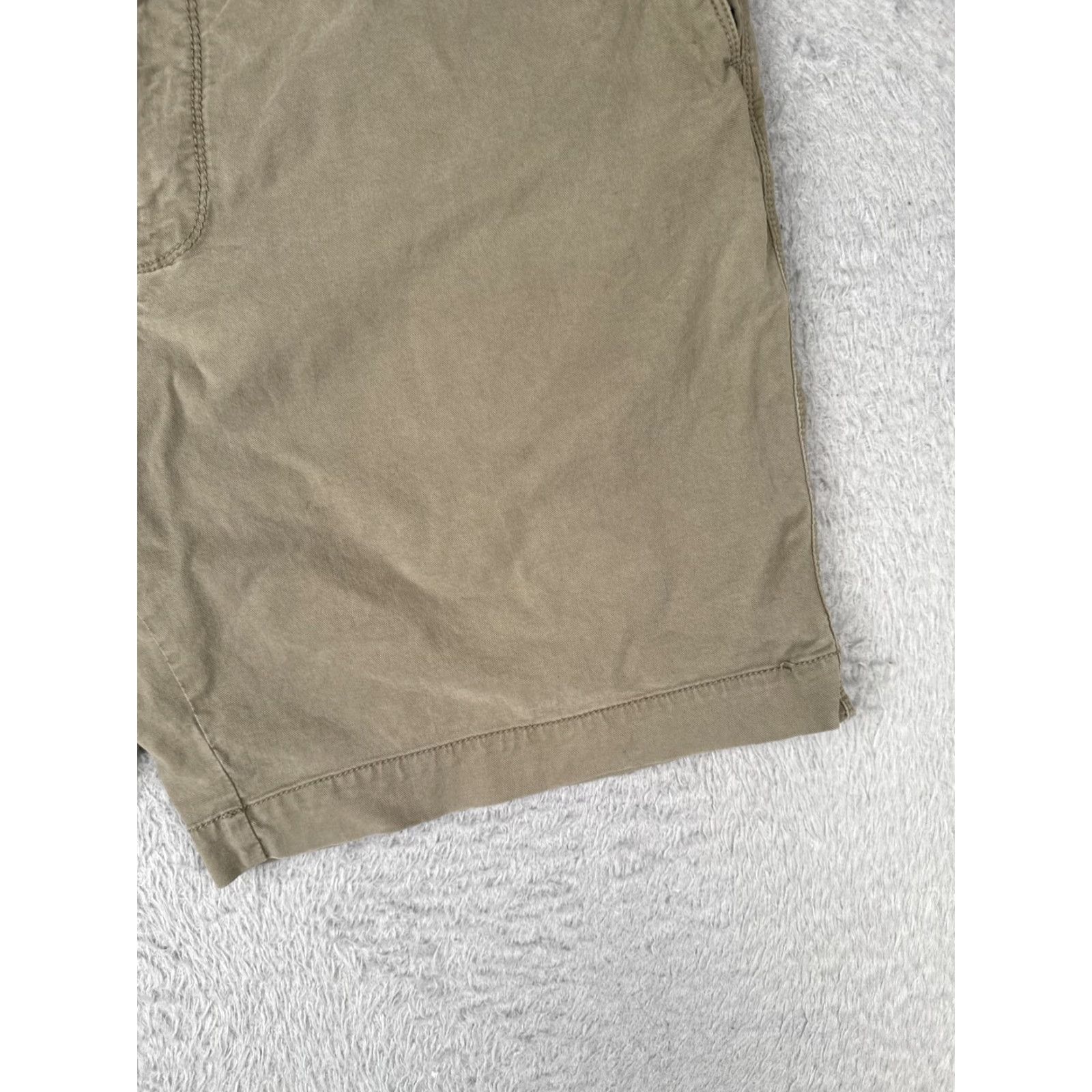 Tommy Bahama Tommy Bahama Shorts Mens 40 Khaki Olive Chino Stretch Flat Front Zip Fly Casual Size US 40 / EU 56 - 2 Thumbnail