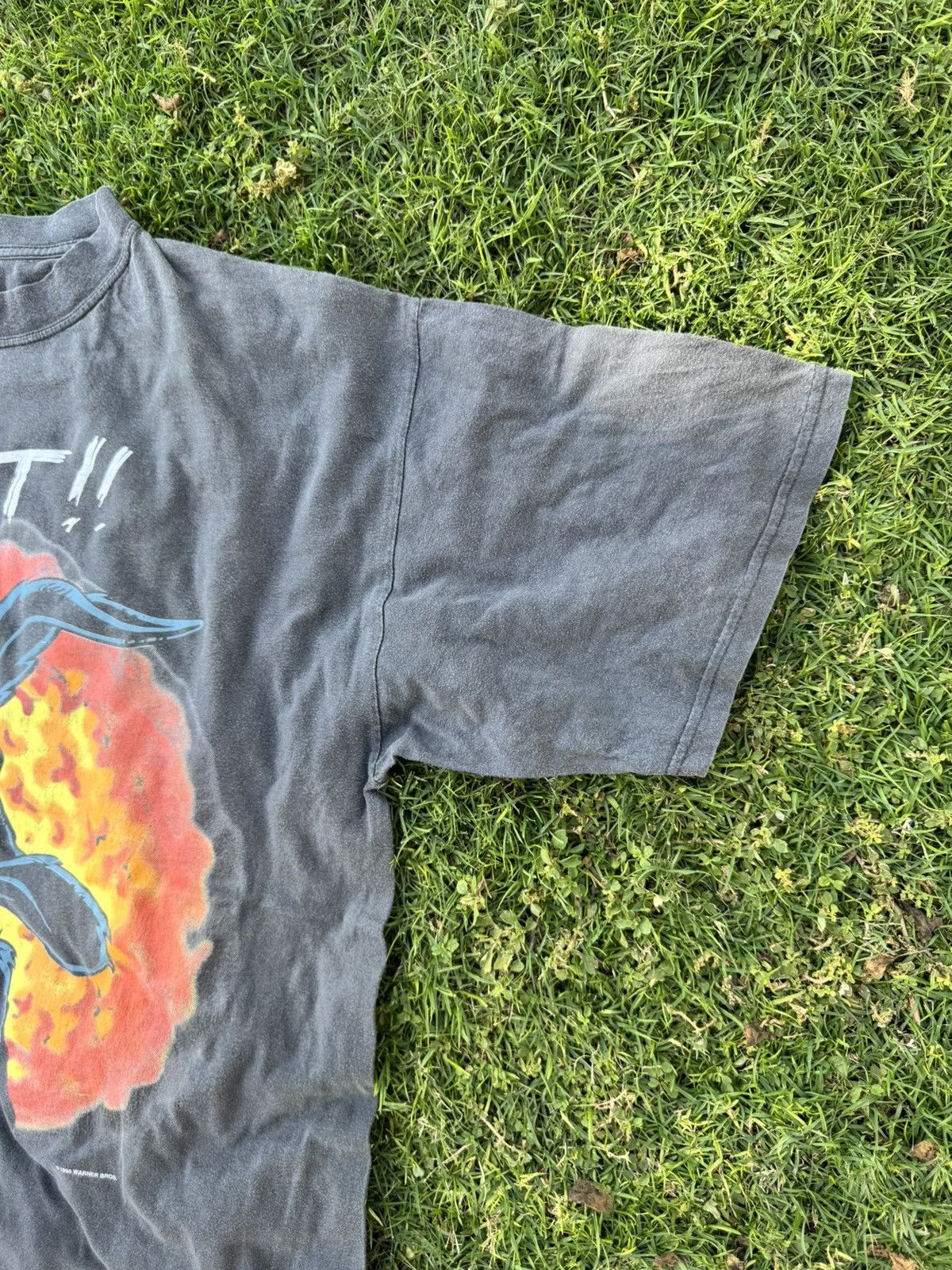 Vintage Vintage Warner Bros Looney Tunes Coyote Blast 1995 T-shirt Size US XL / EU 56 / 4 - 6 Thumbnail