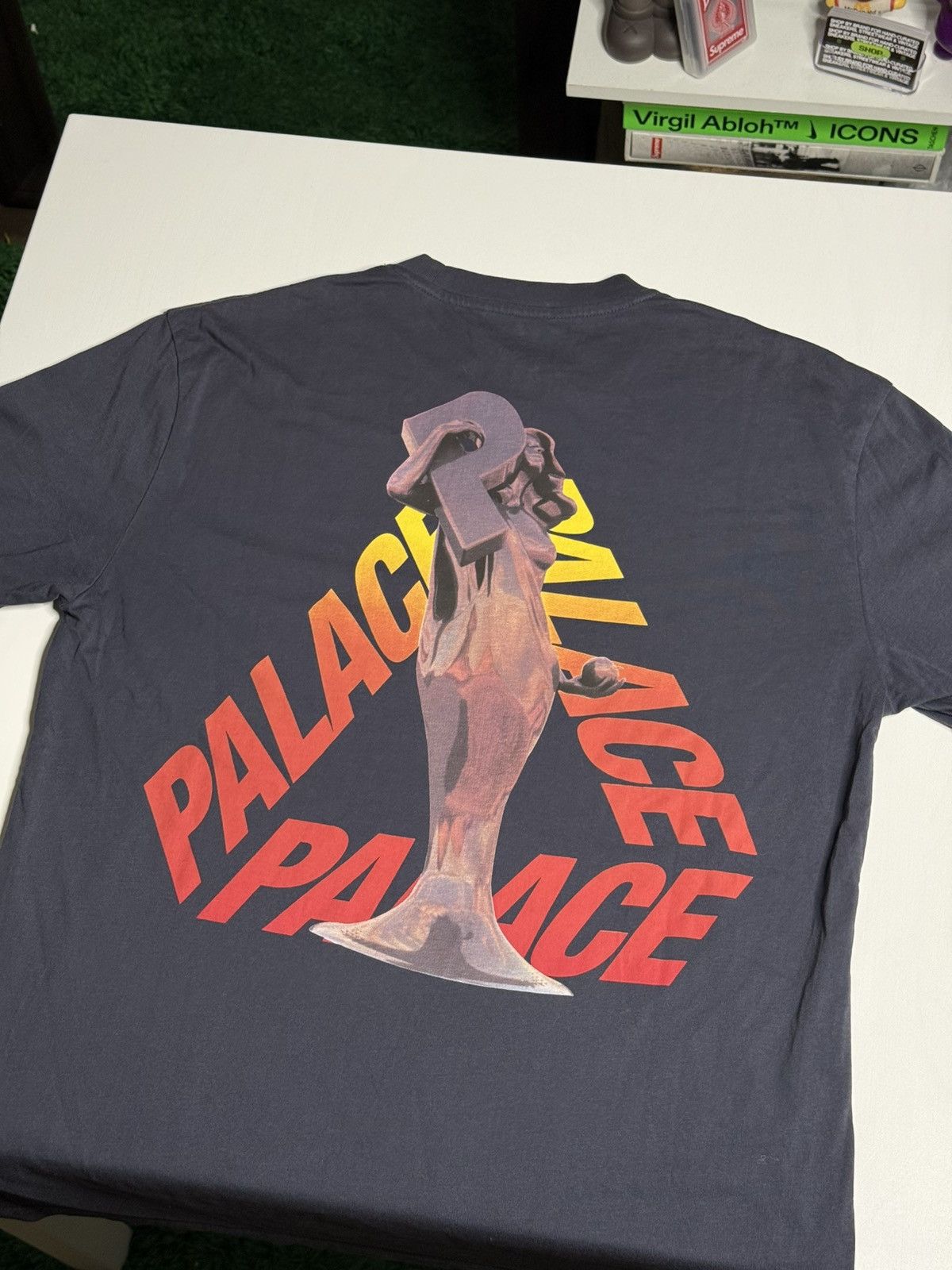 Palace Palace Tri-Ferg P Statue Tee “Charcoal” [L] PREOWNED Size US M / EU 48-50 / 2 - 2 Thumbnail