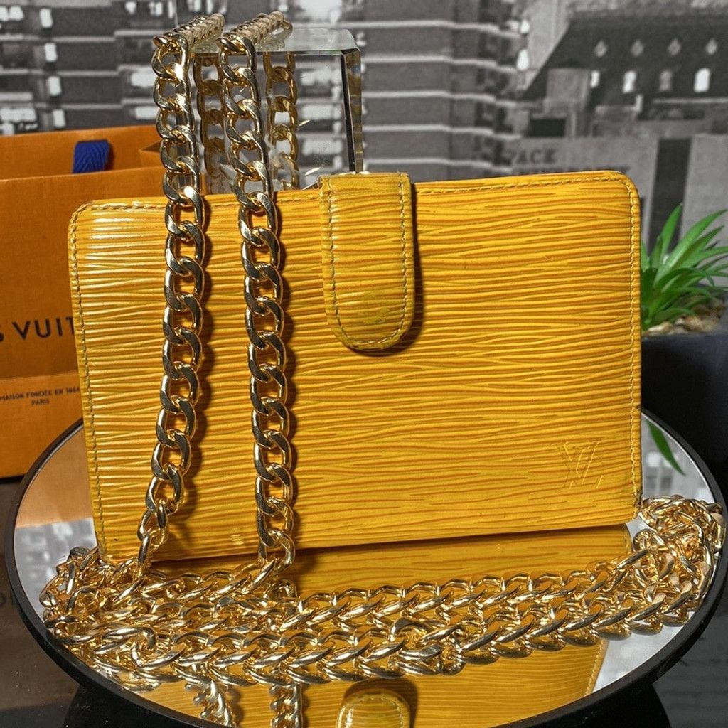 Louis Vuitton Authentic Louis Vuitton Epi Kisslock Wallet Size ONE SIZE - 2 Thumbnail