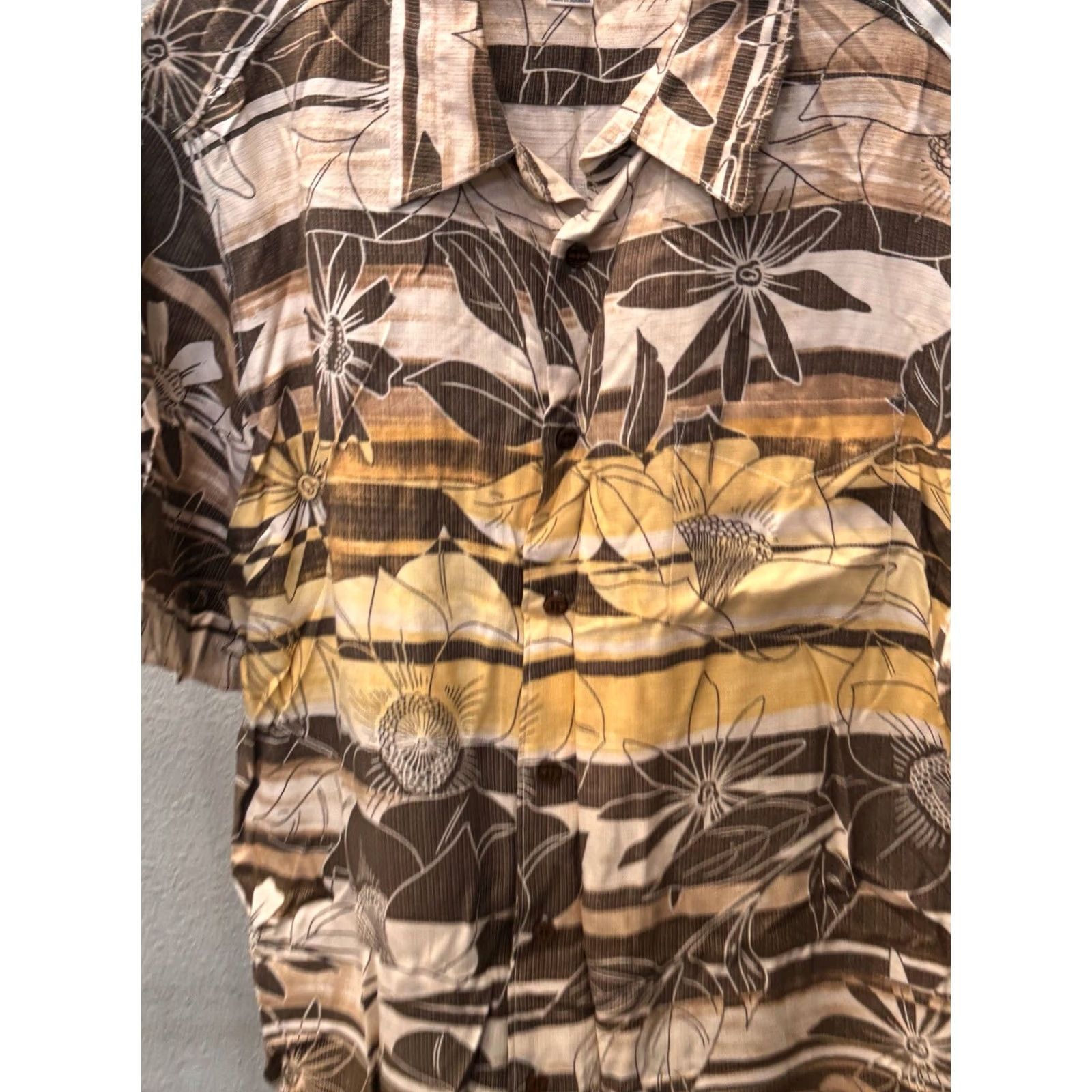 Quiksilver Quiksilver XL SHORT SLEEVE BUTTON UP SHIRT Floral Pocket Mens Shirt Sharp Color Size US XL / EU 56 / 4 - 5 Thumbnail