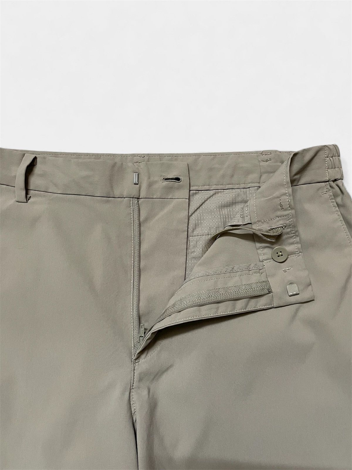 Uniqlo uniqlo x theory beige nylon short Size US 32 / EU 48 - 3 Thumbnail